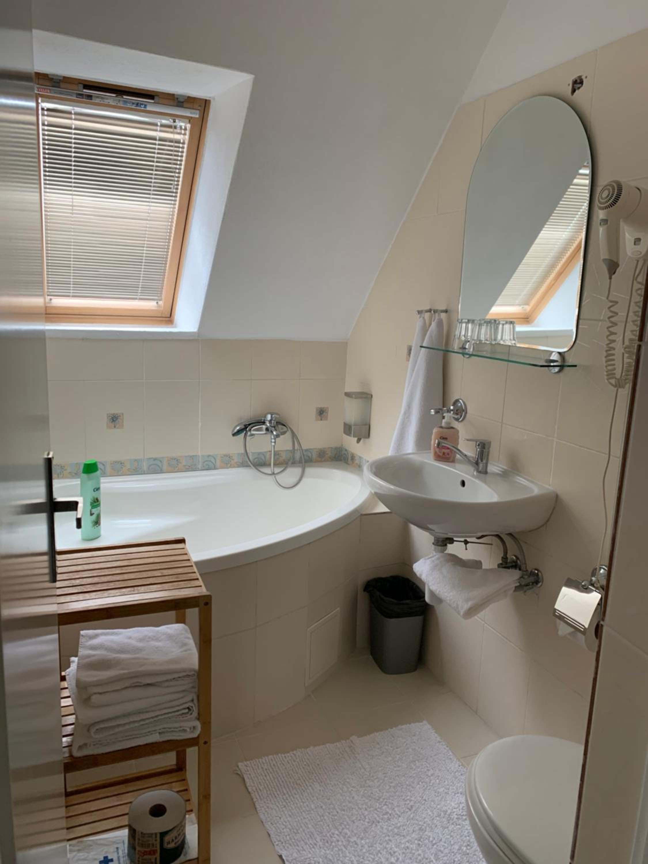 Standard Double Room - Photo 5