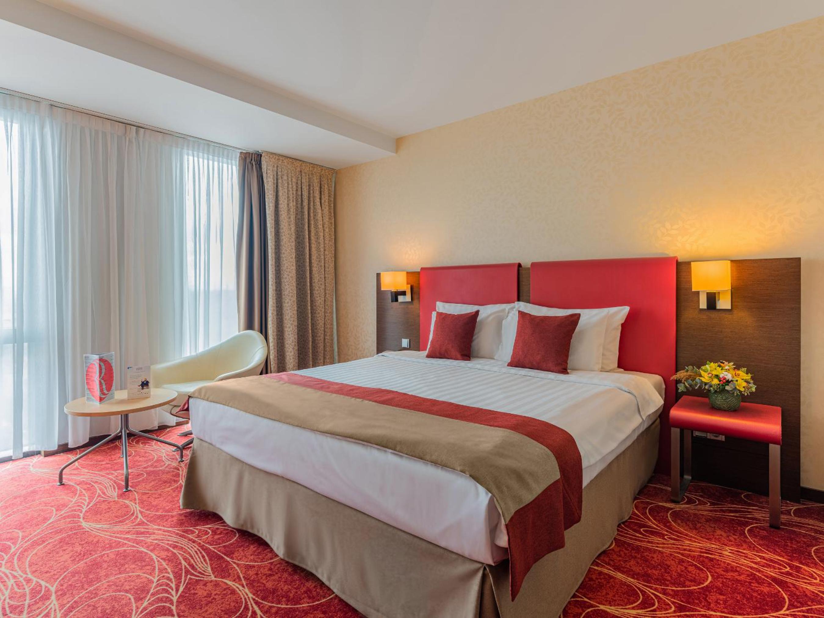 Executive King Room - Non-Smoking - Photo 1