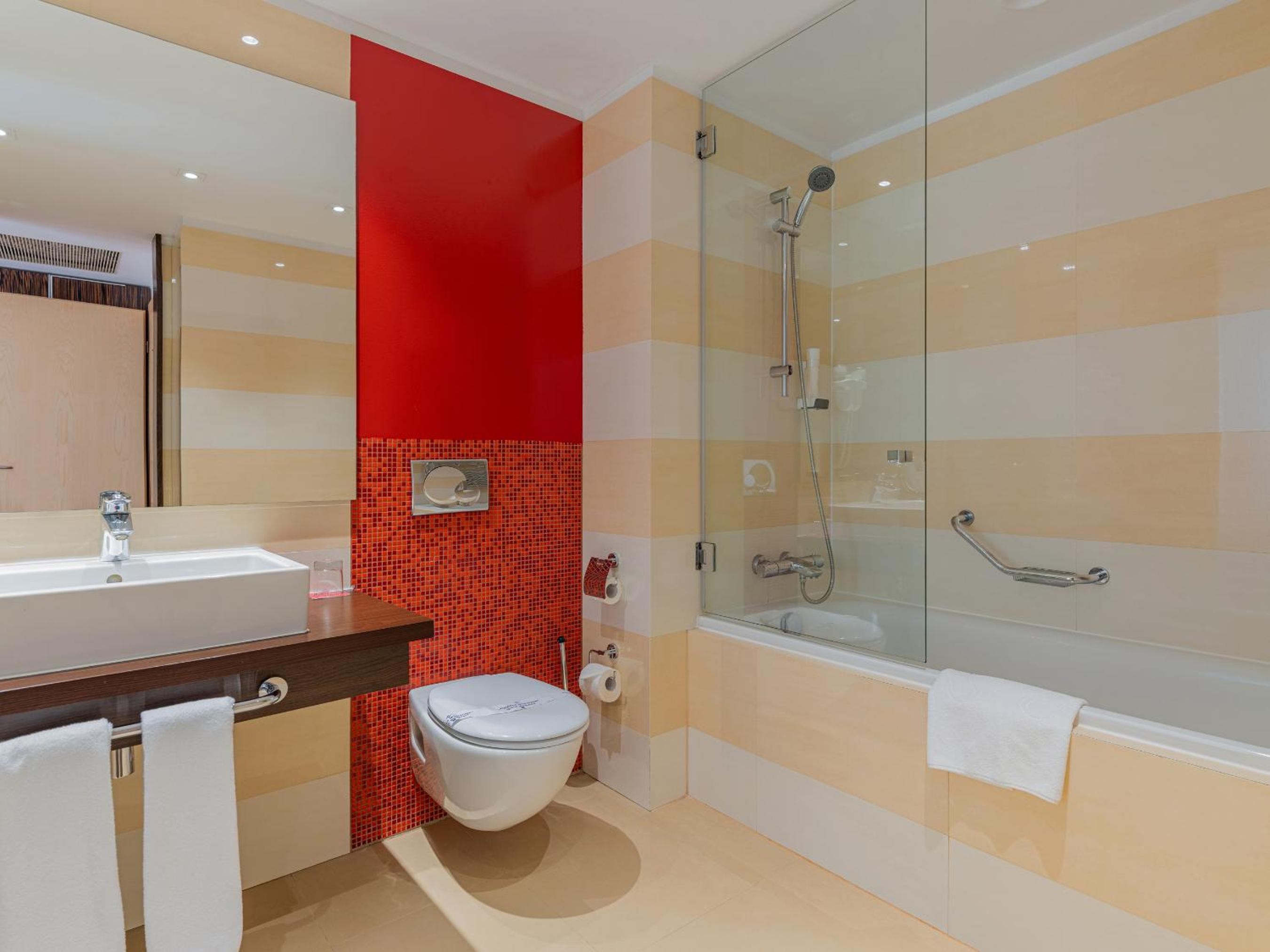 Junior King Suite - Non-Smoking - Photo 7