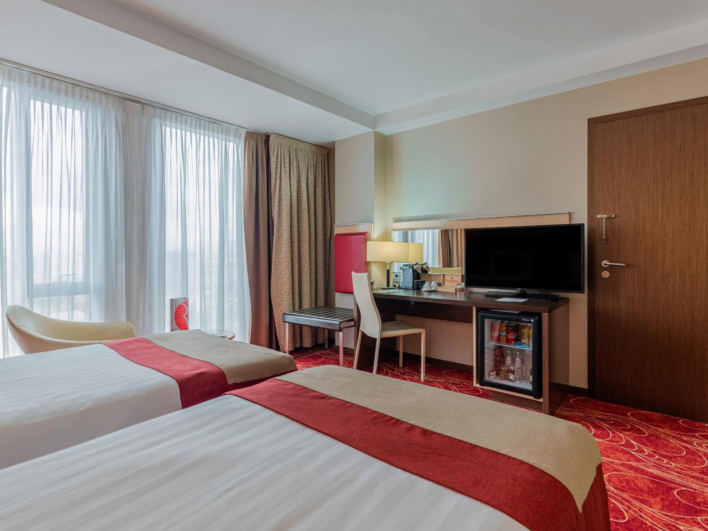 Executive Twin Room - Non-Smoking photo 1