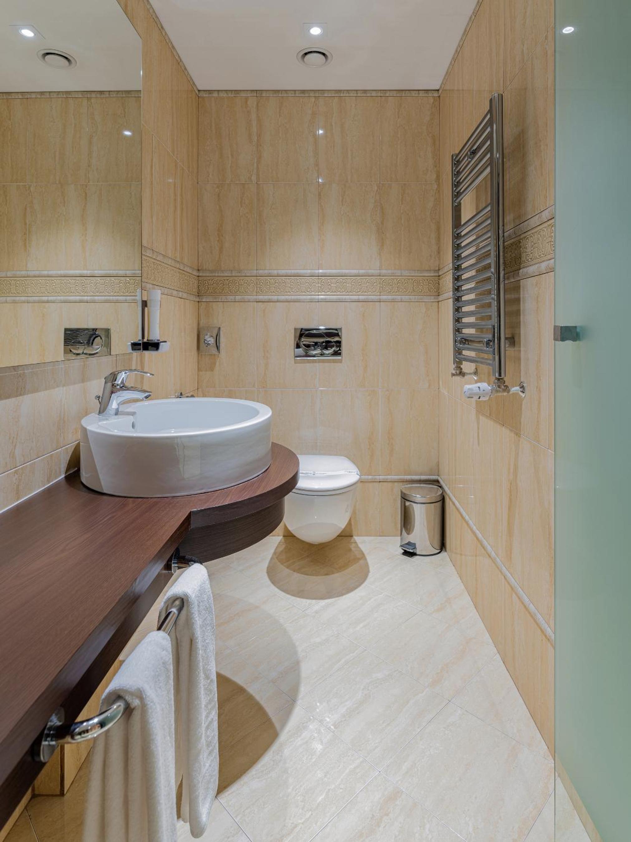 Presidential King Suite - Non-Smoking photo 2