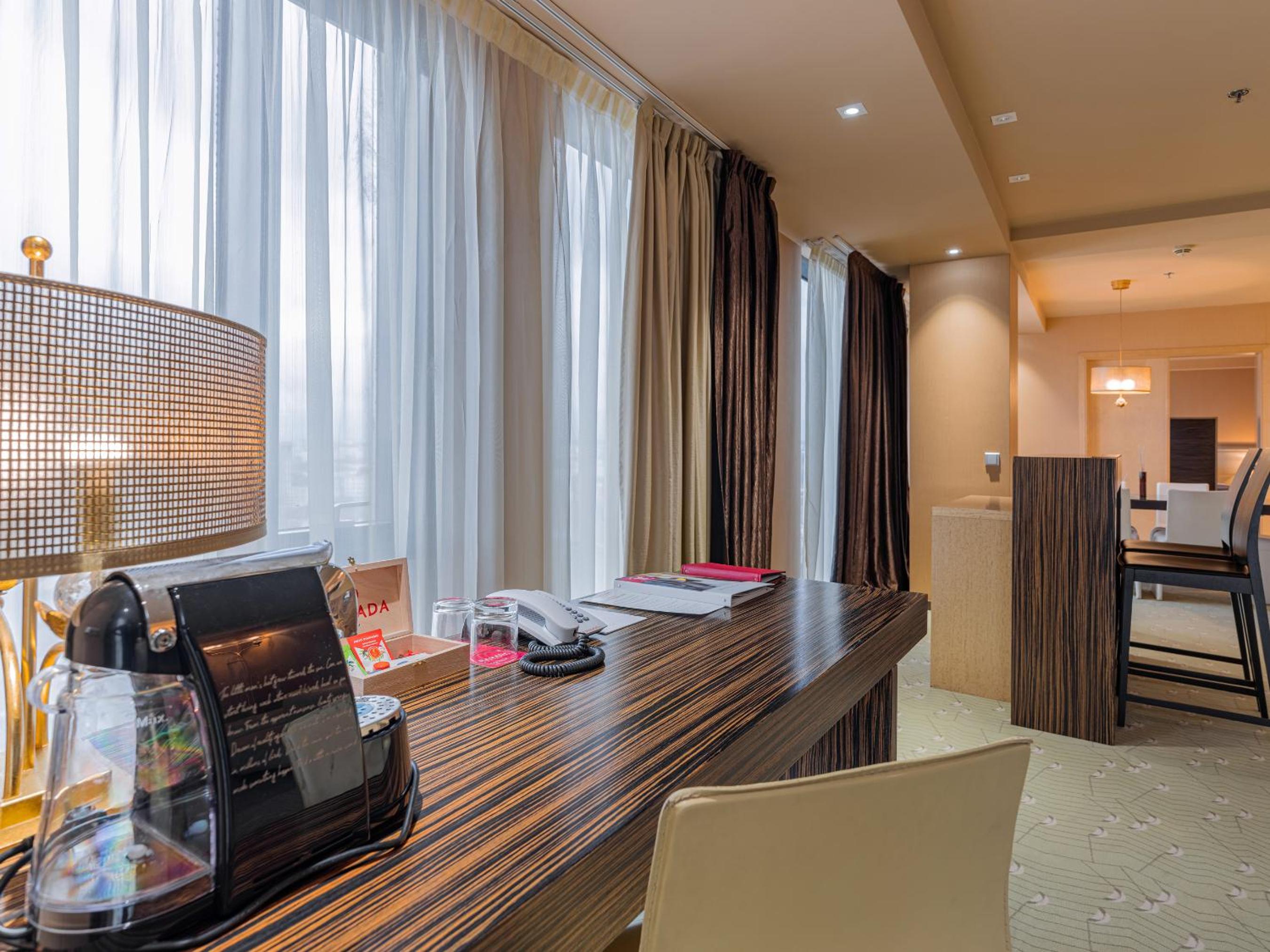 Presidential King Suite - Non-Smoking photo 1