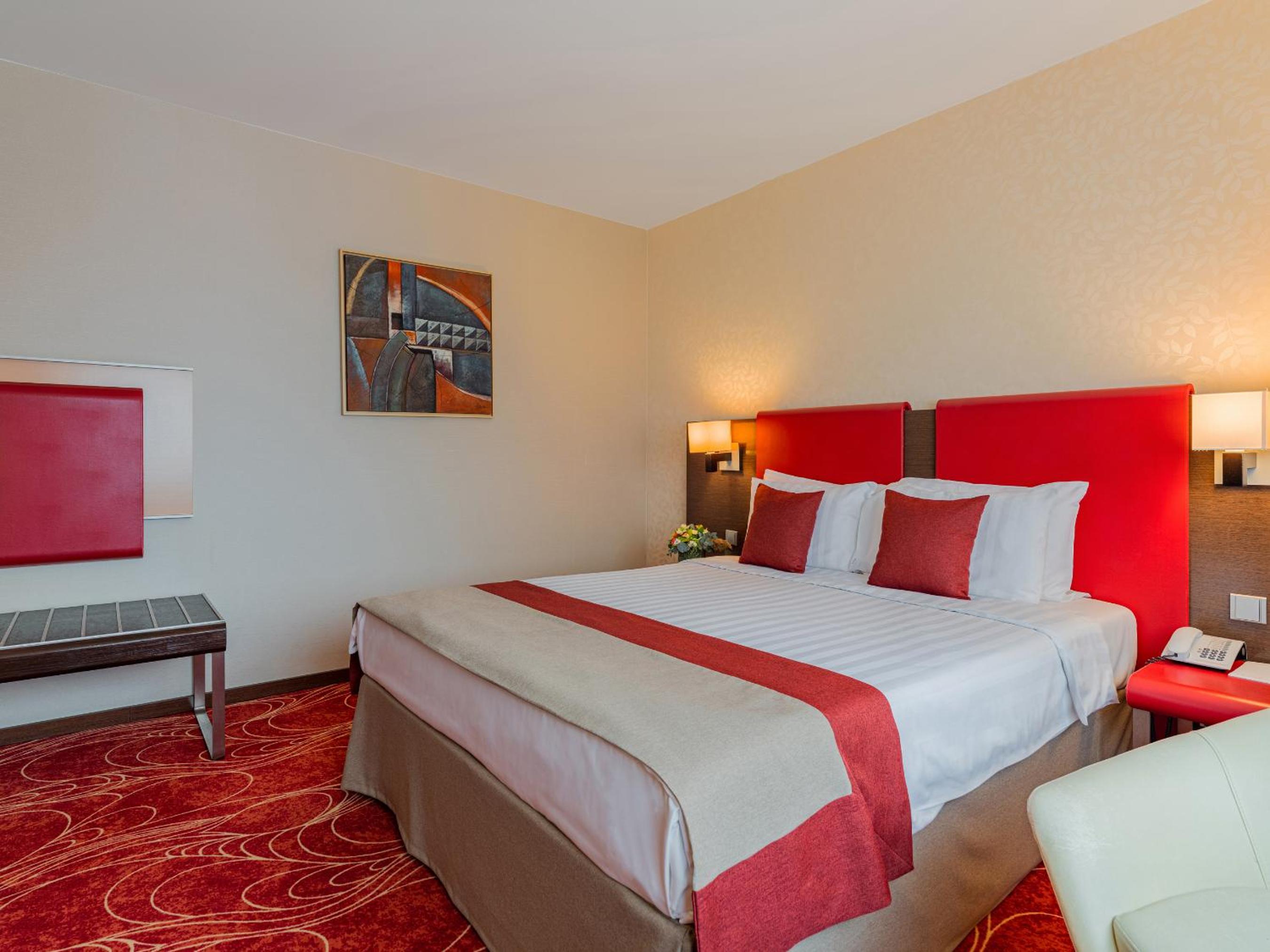 Queen Room - Non-Smoking - Photo 2