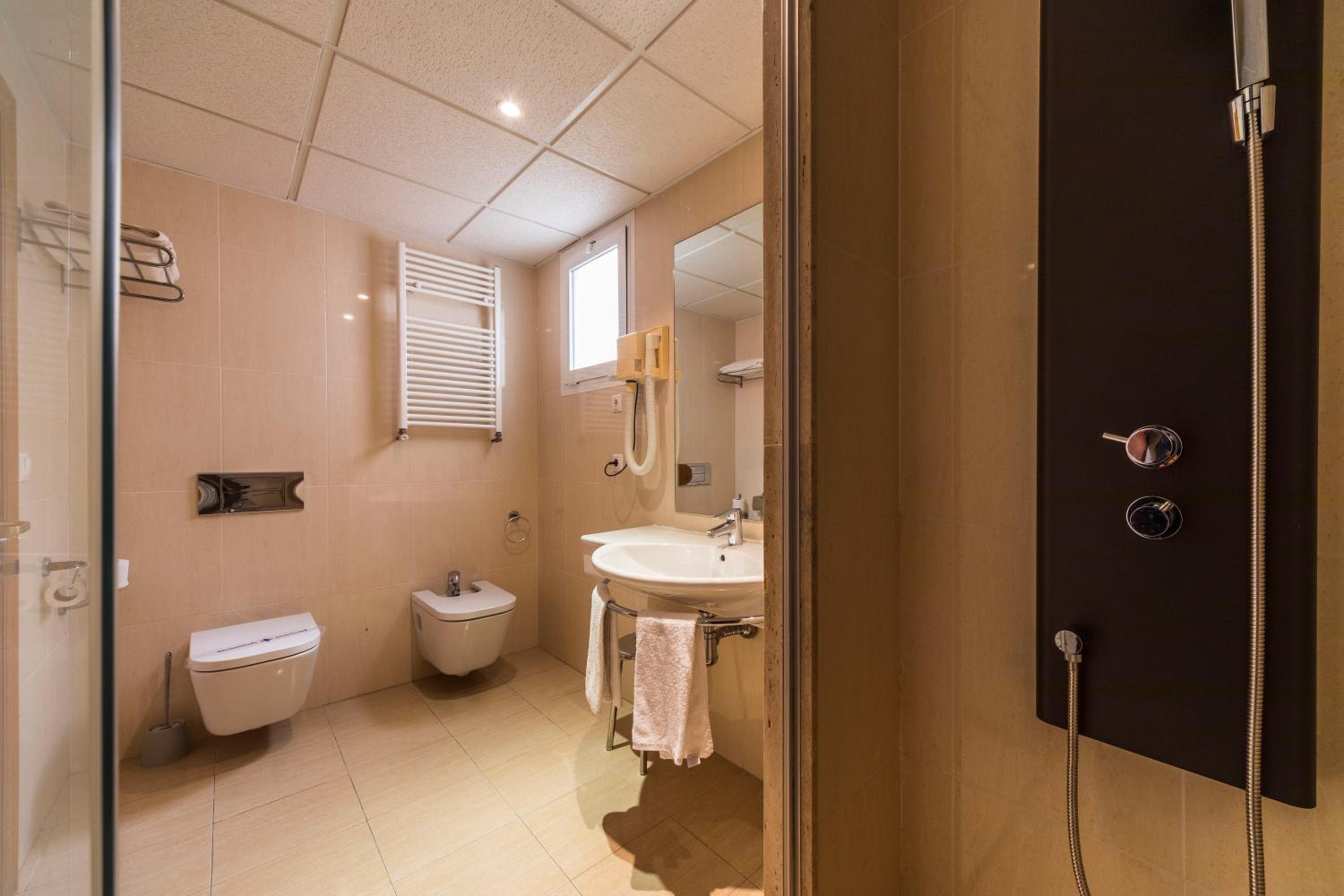 Premium Double or Twin Room with River View - Photo 3
