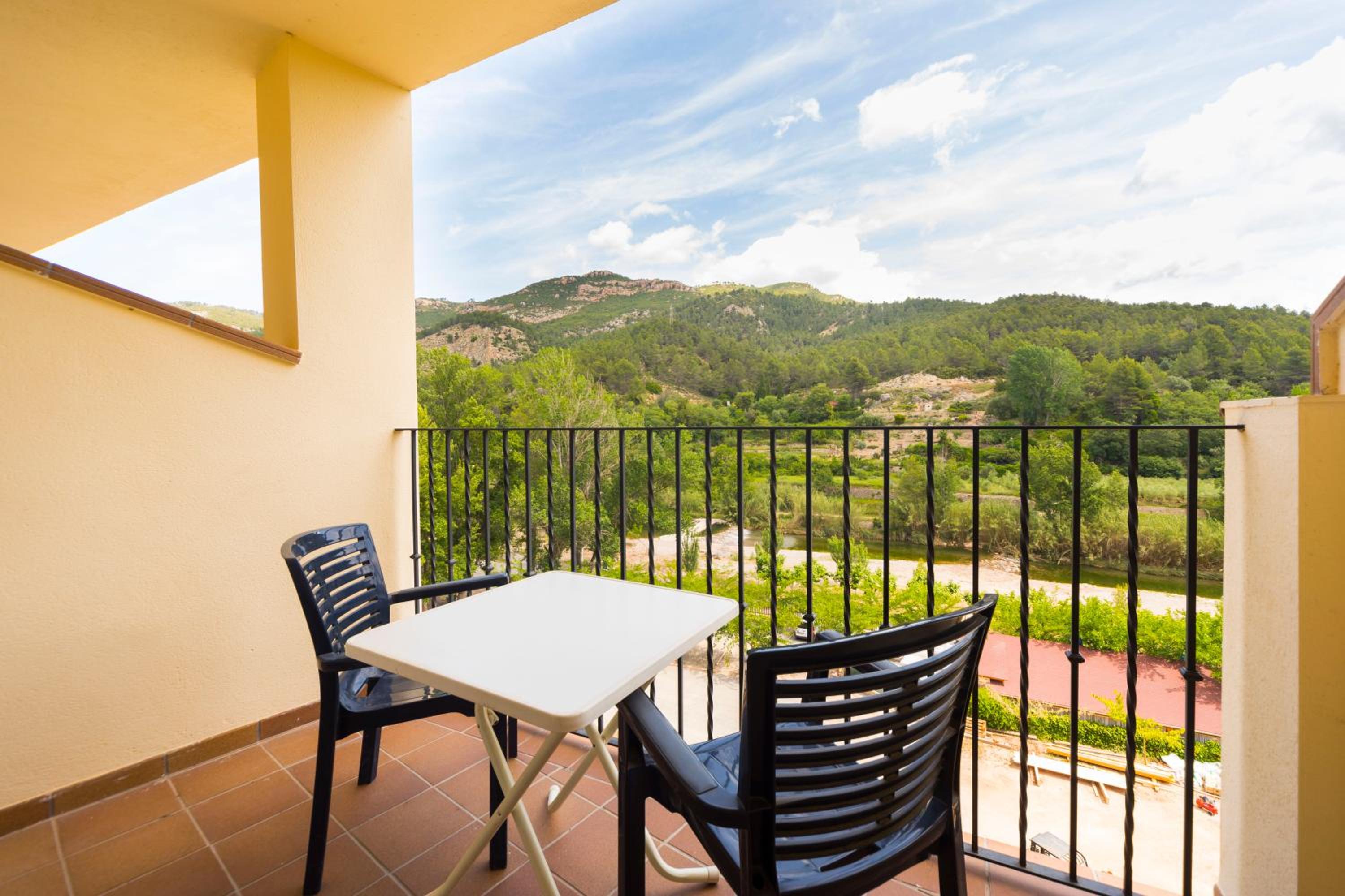 Premium Double or Twin Room with River View - Photo 2