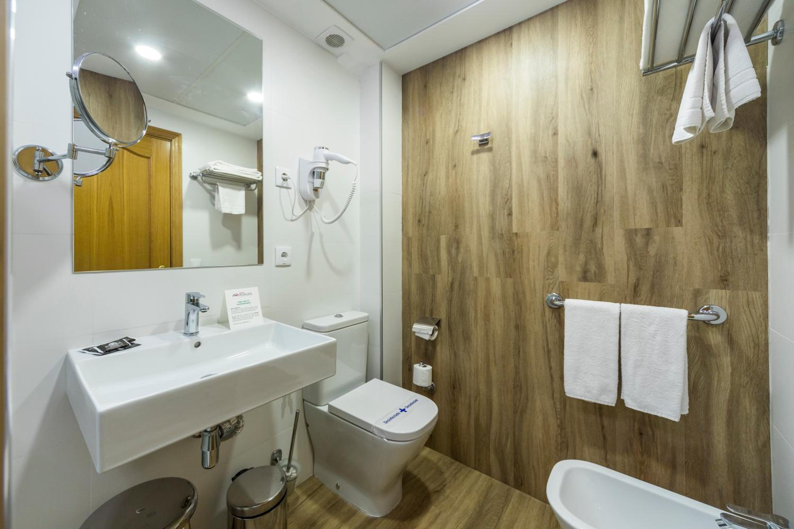 Double Room - Photo 2