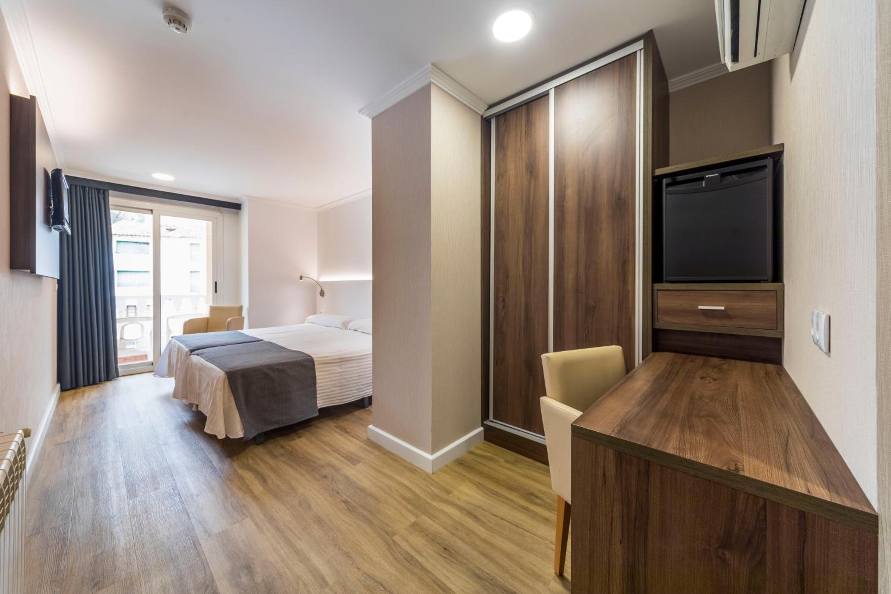 Double Room - Photo 5