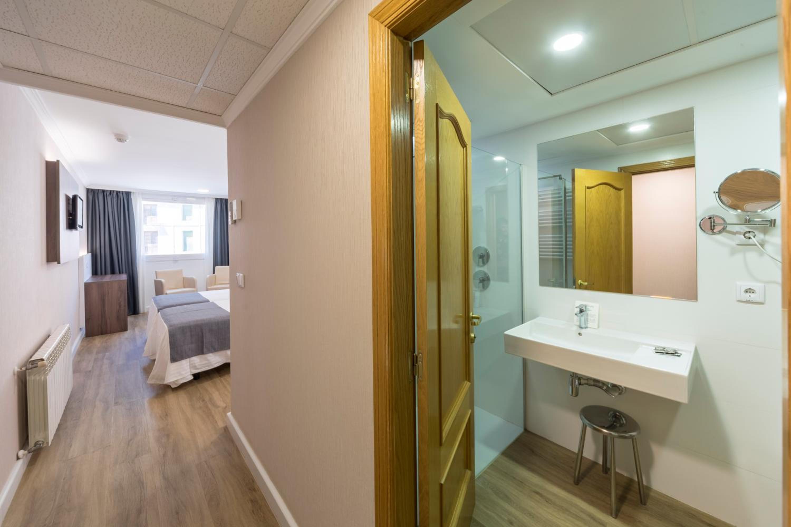 Double Room - Photo 3