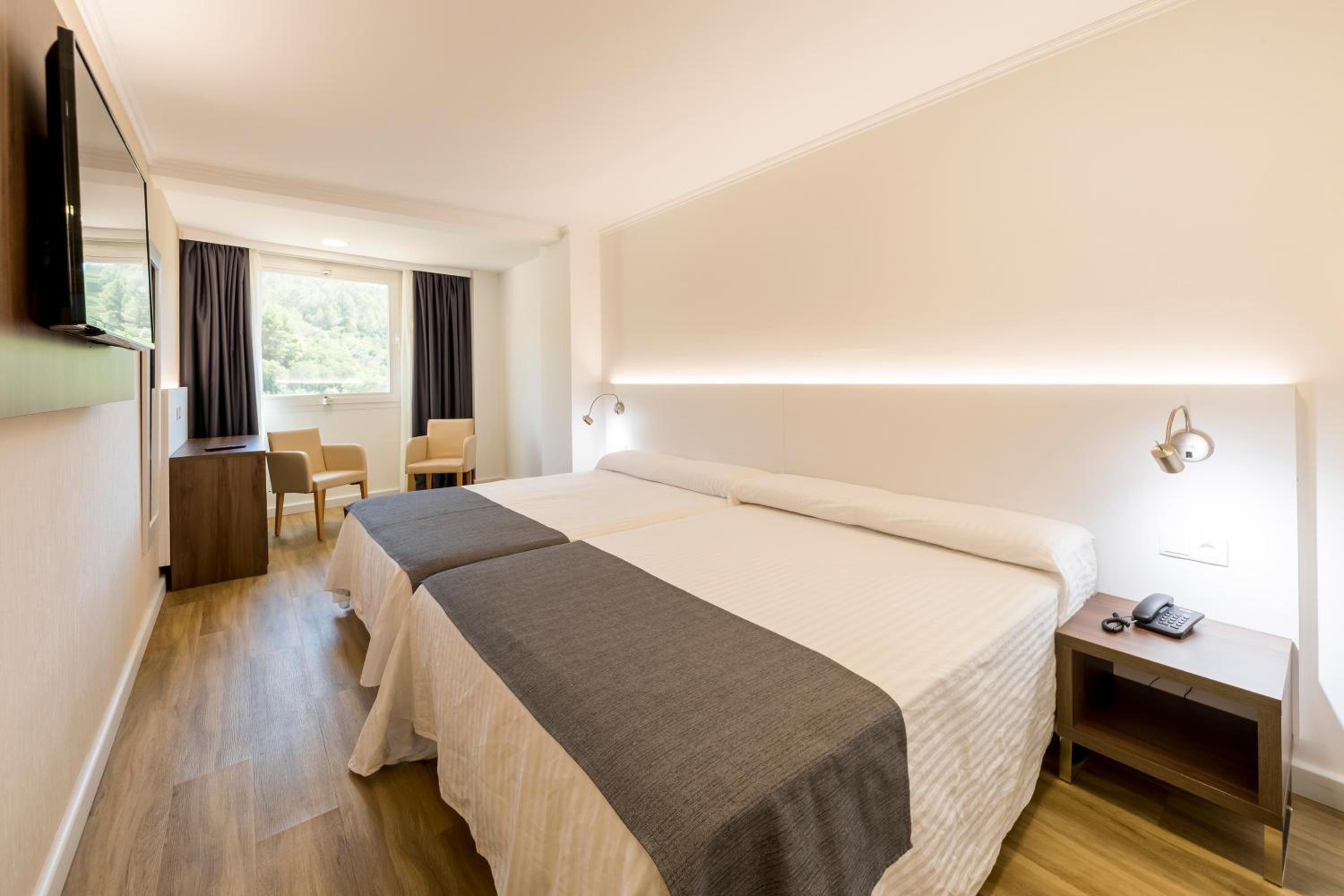 Triple Room (2 Adults + 1 Child) - Photo 5