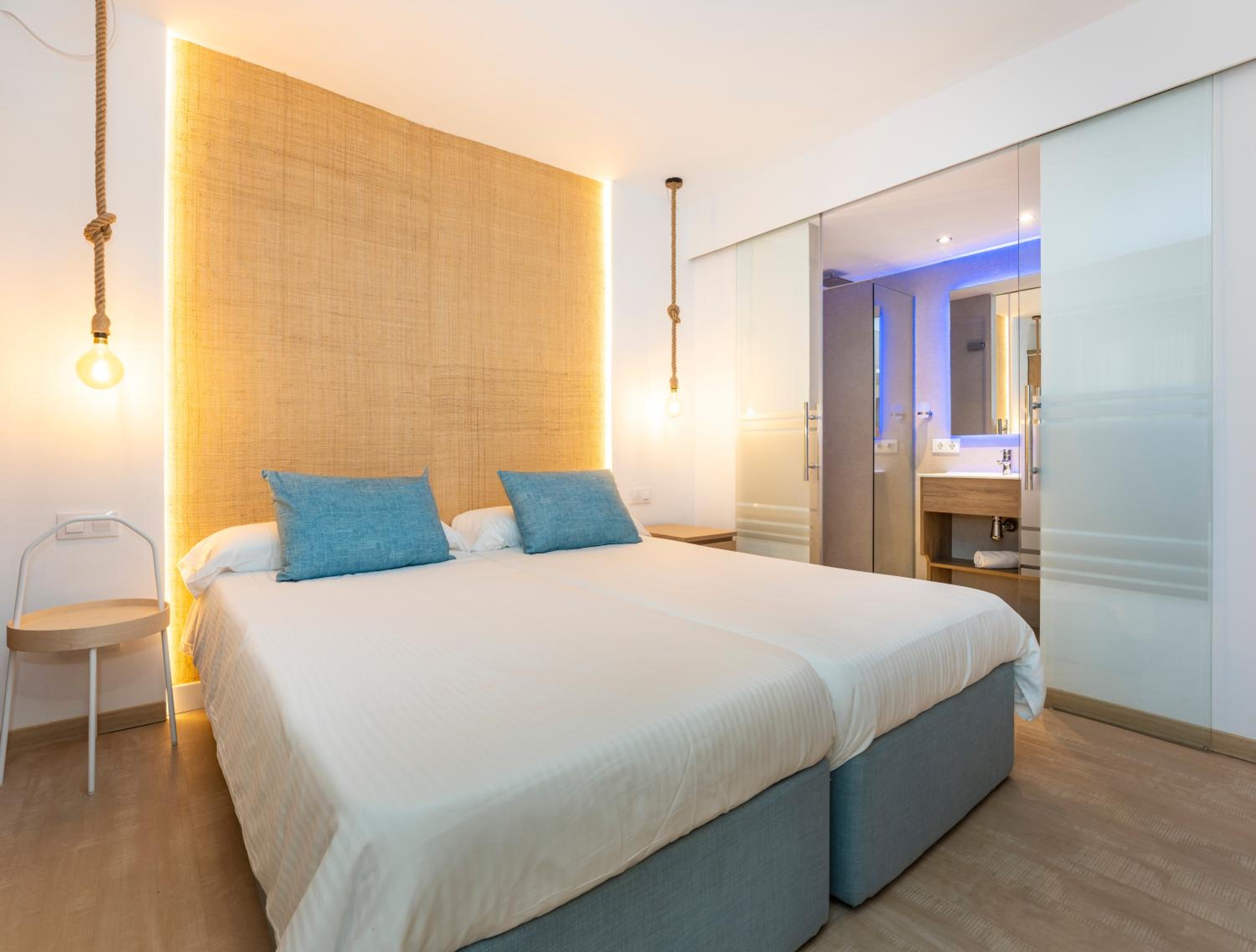 One-Bedroom Apartment (2 Adults + 1 Child) photo 3