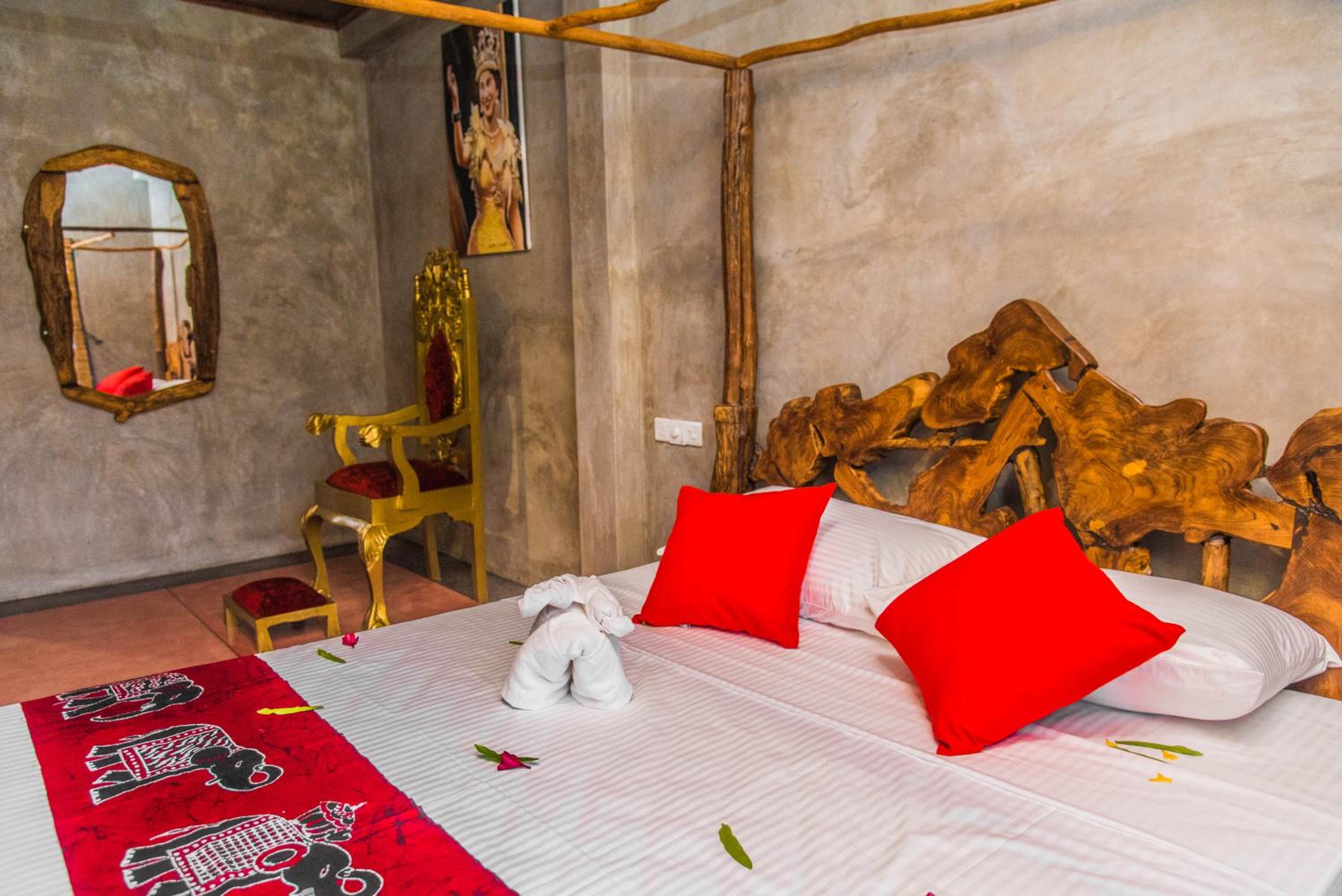 Super Queen Deluxe Room With Canal View