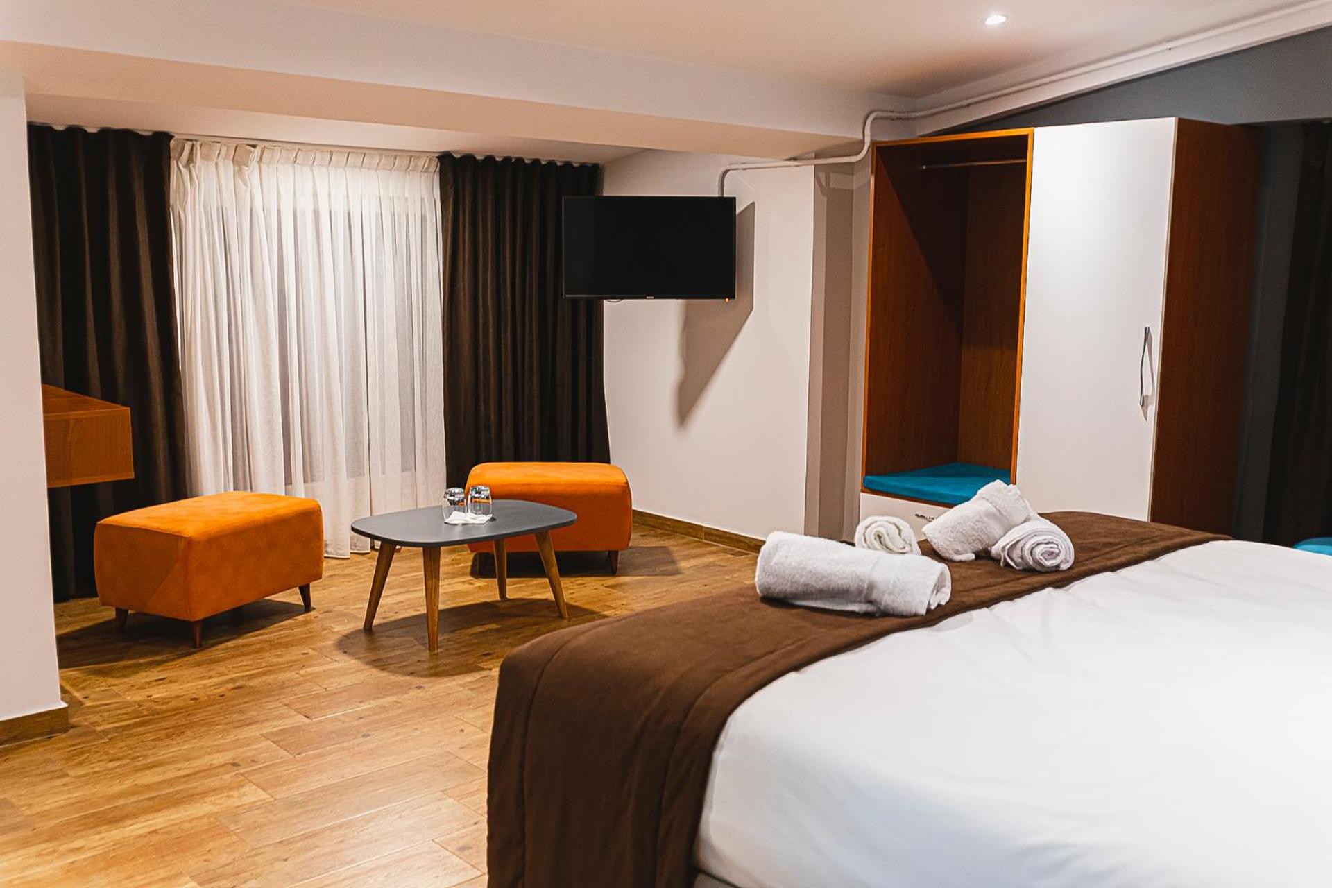 Suite with Lake View