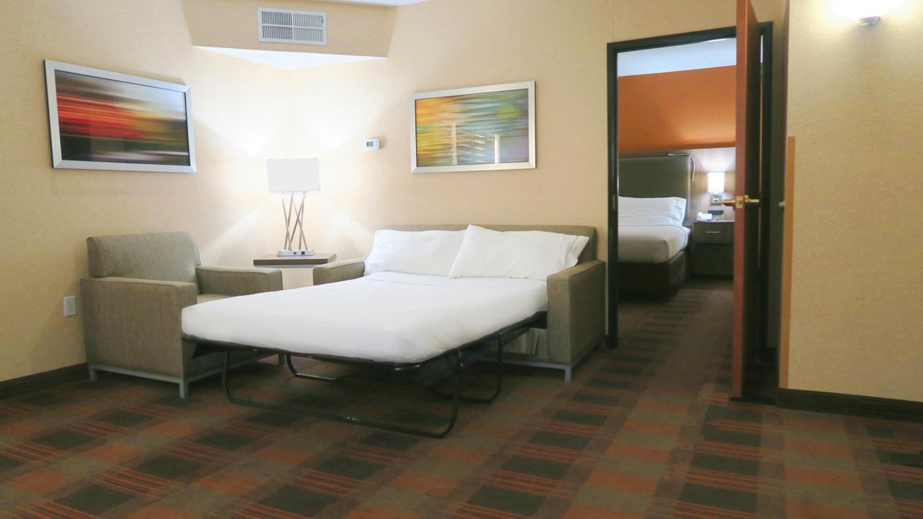 One-Bedroom King Suite with Sofa Bed - Photo 3