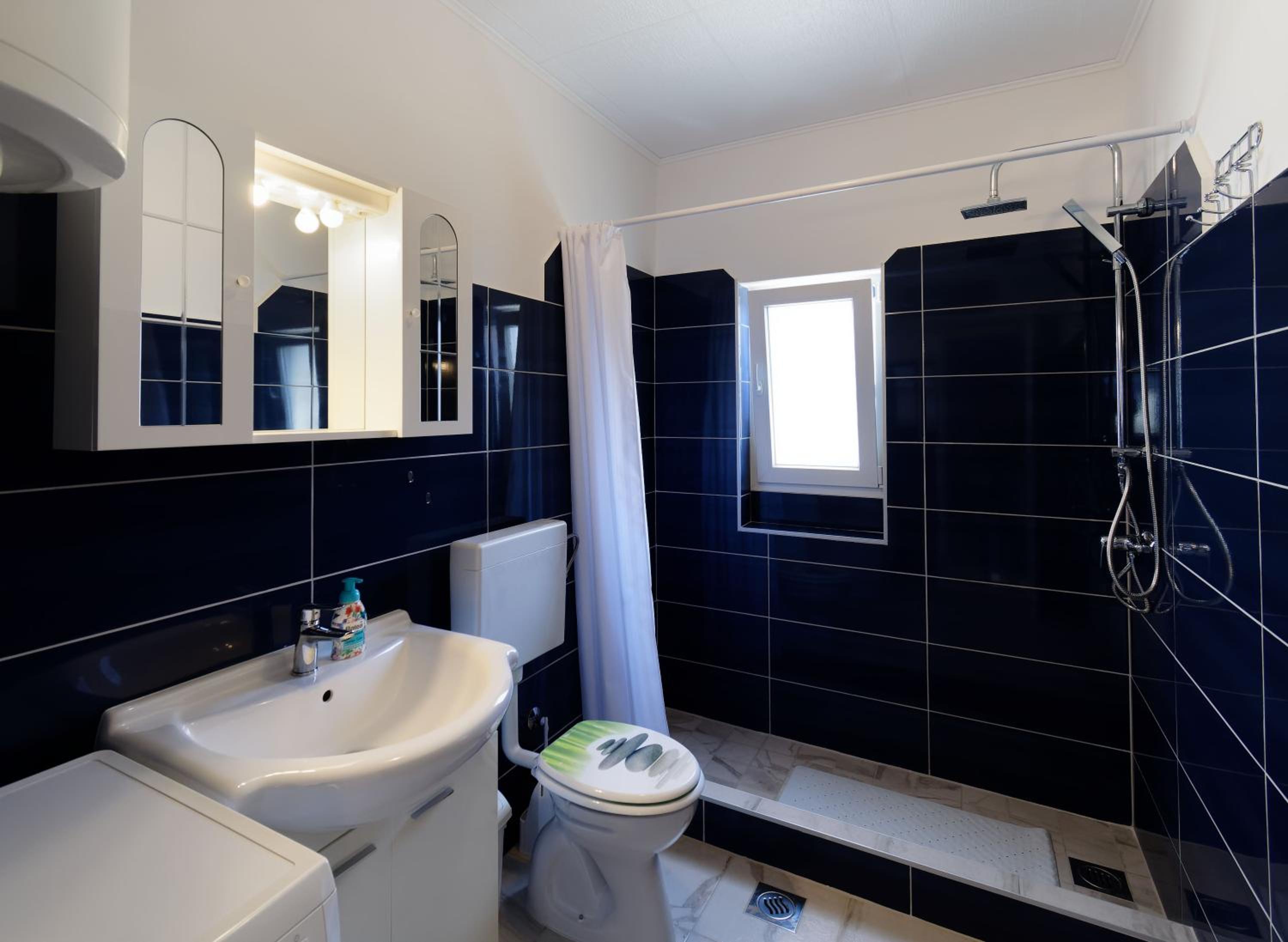 One Bedroom Apartment with Sea View - Photo 10