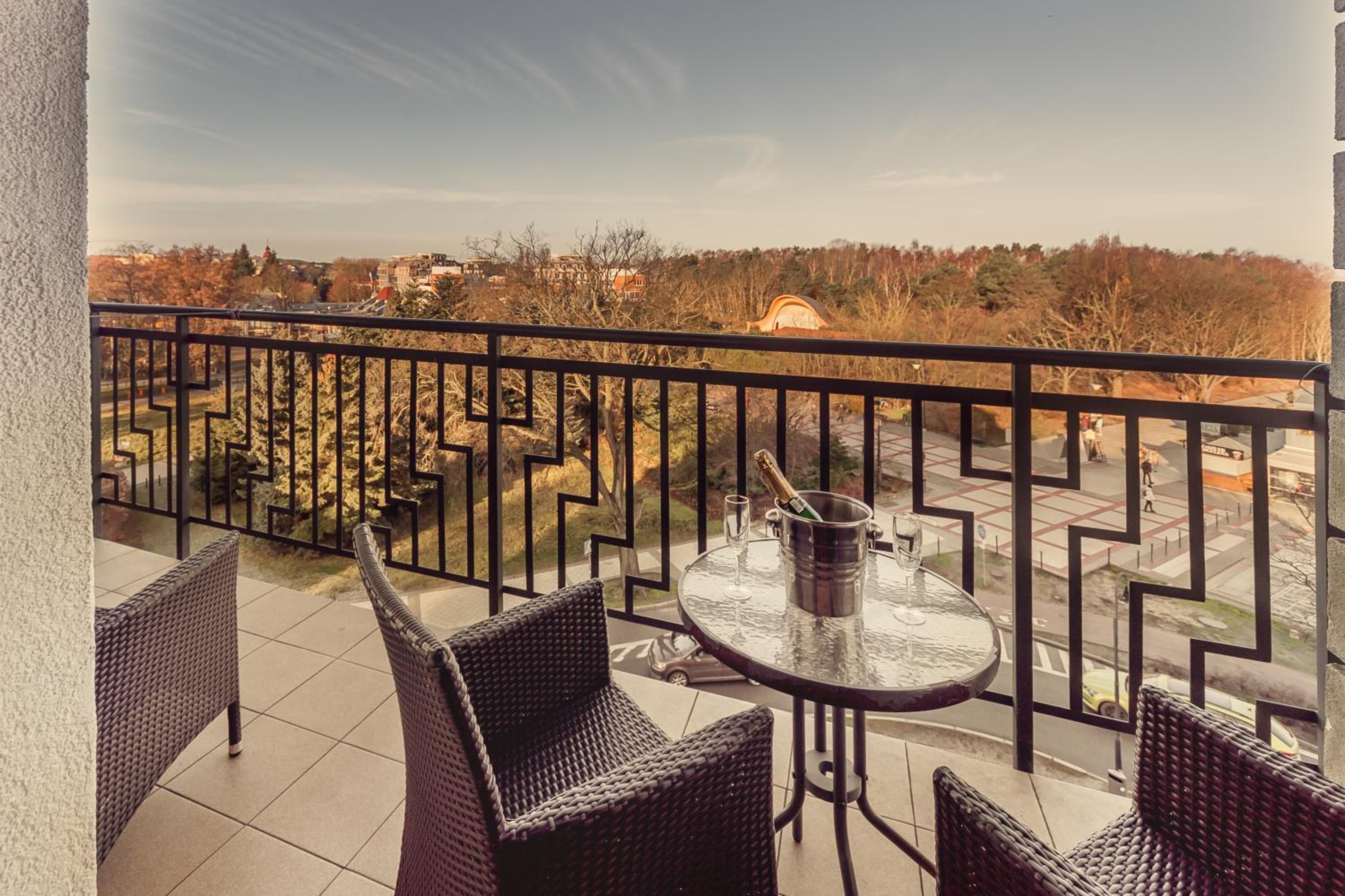 Deluxe Double Room with Balcony and Sea View - Photo 5