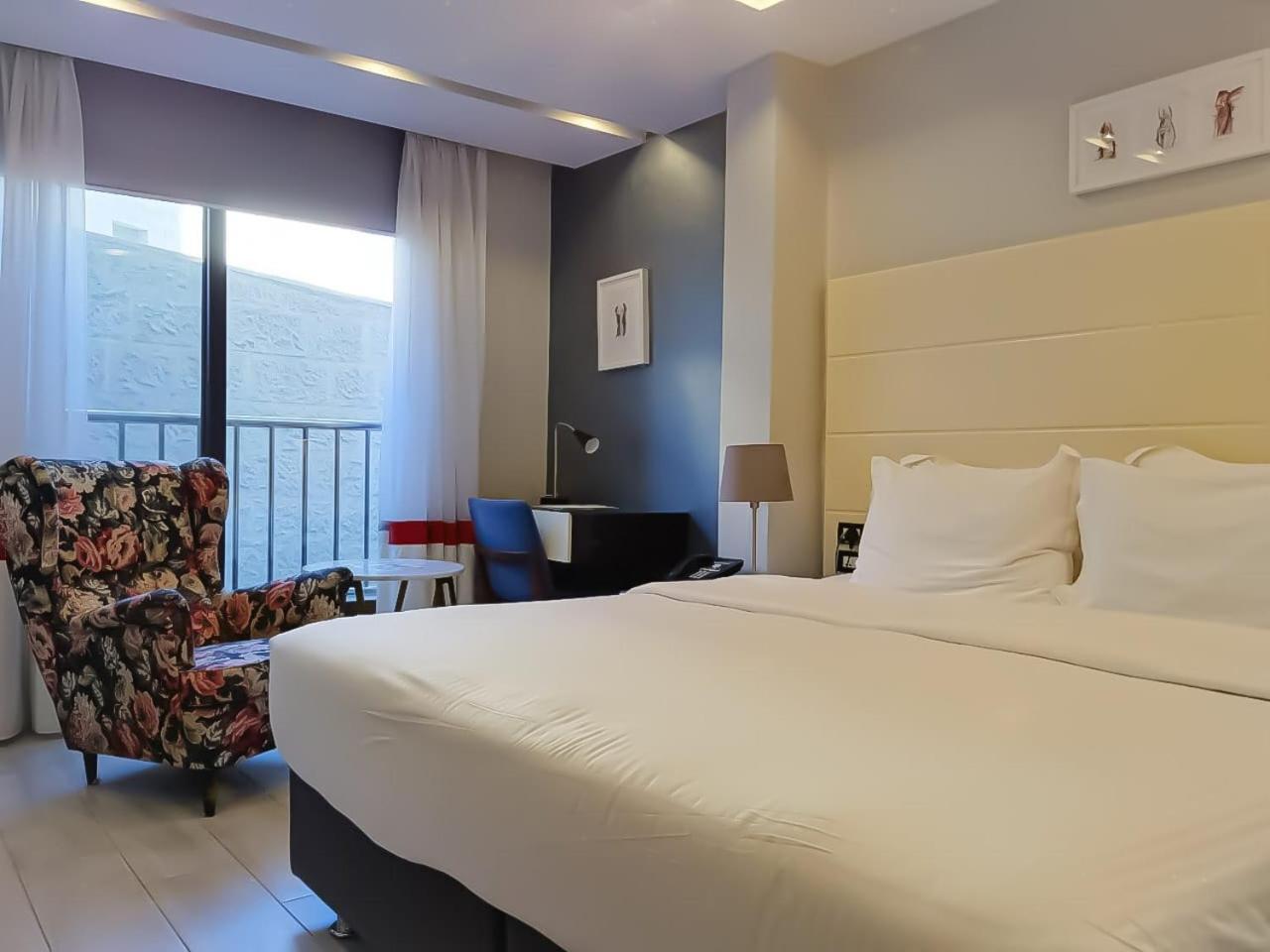 Standard Double or Twin Room - Photo 9