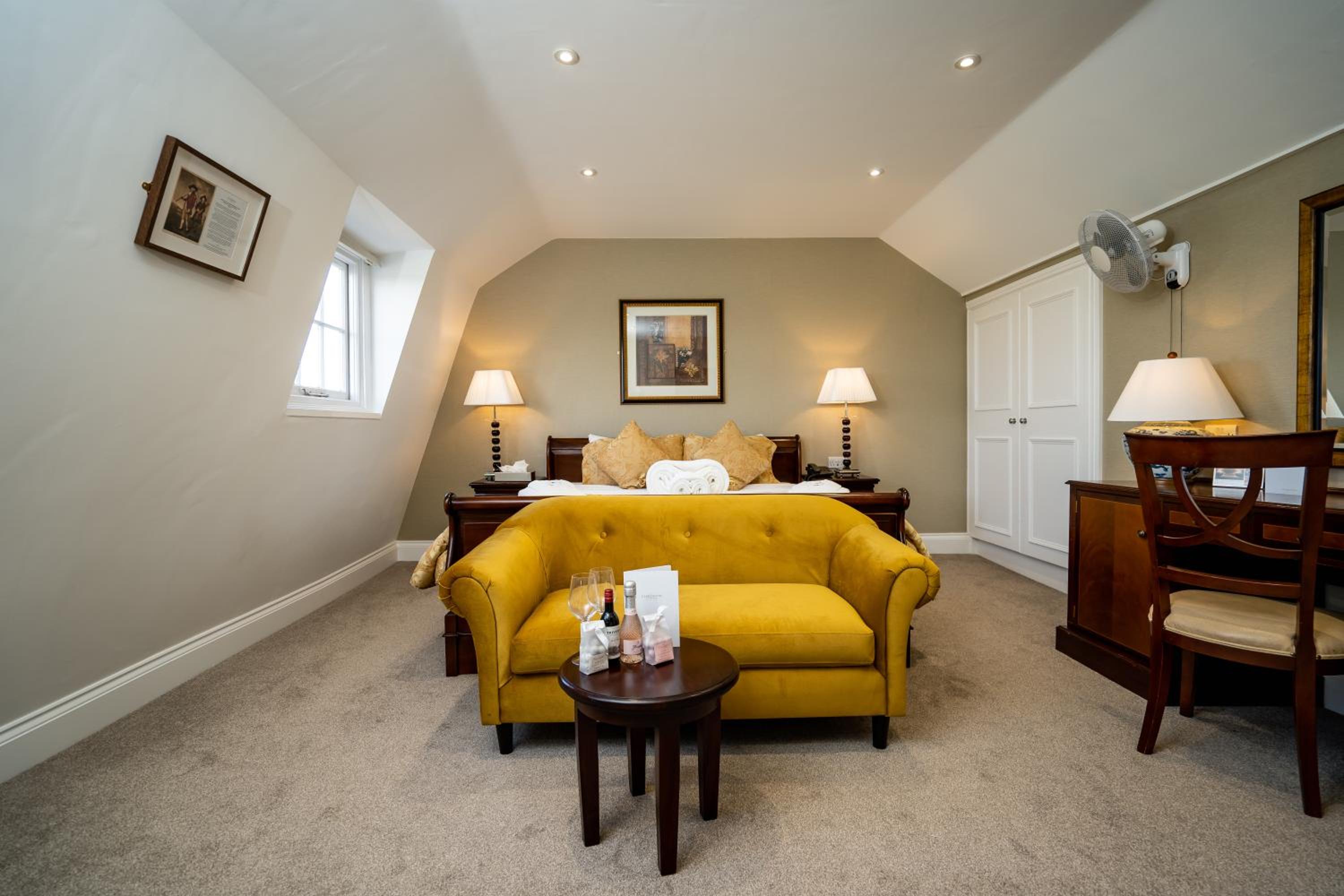 Crown Deluxe Room photo 3