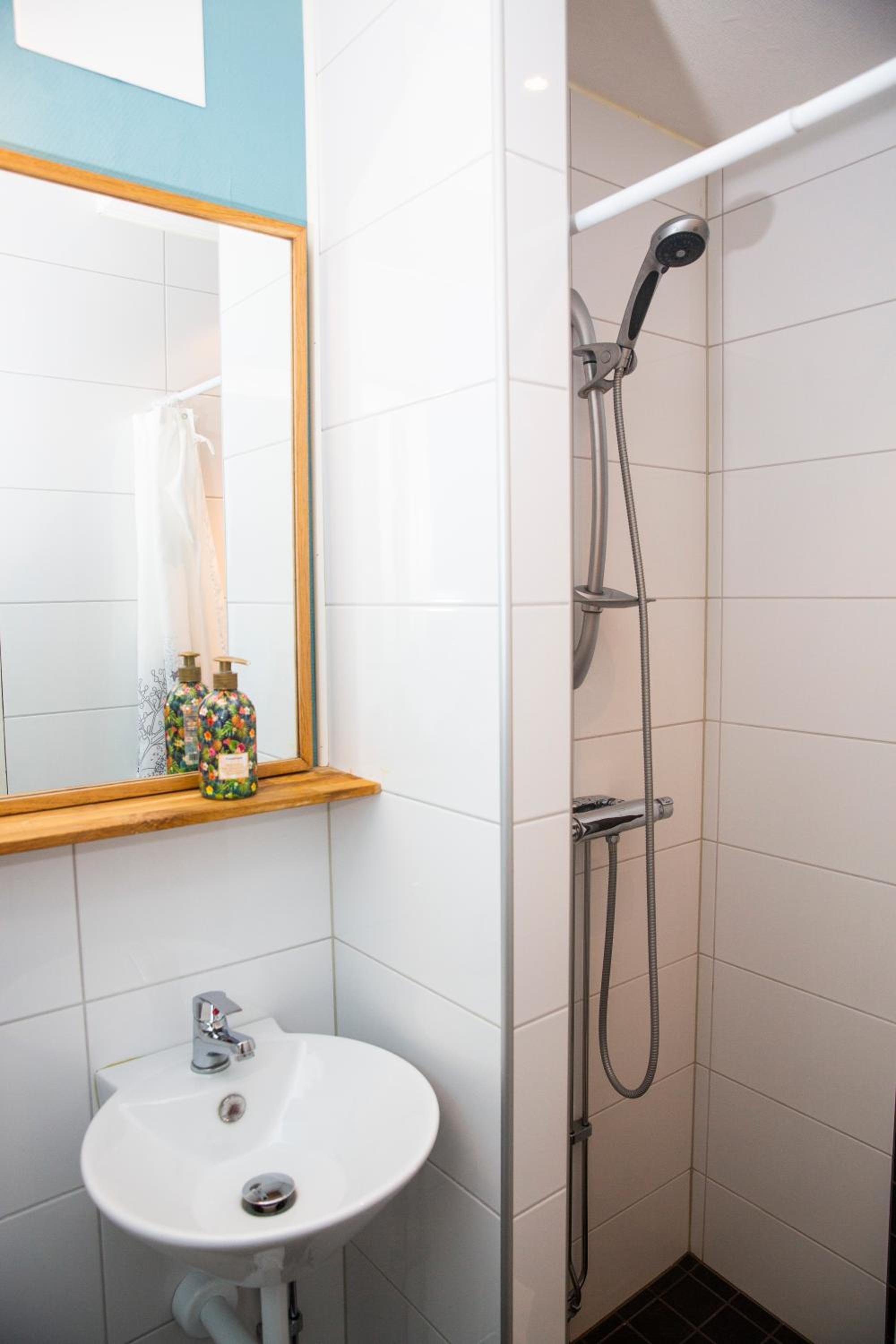 Standard Twin Room - Photo 2