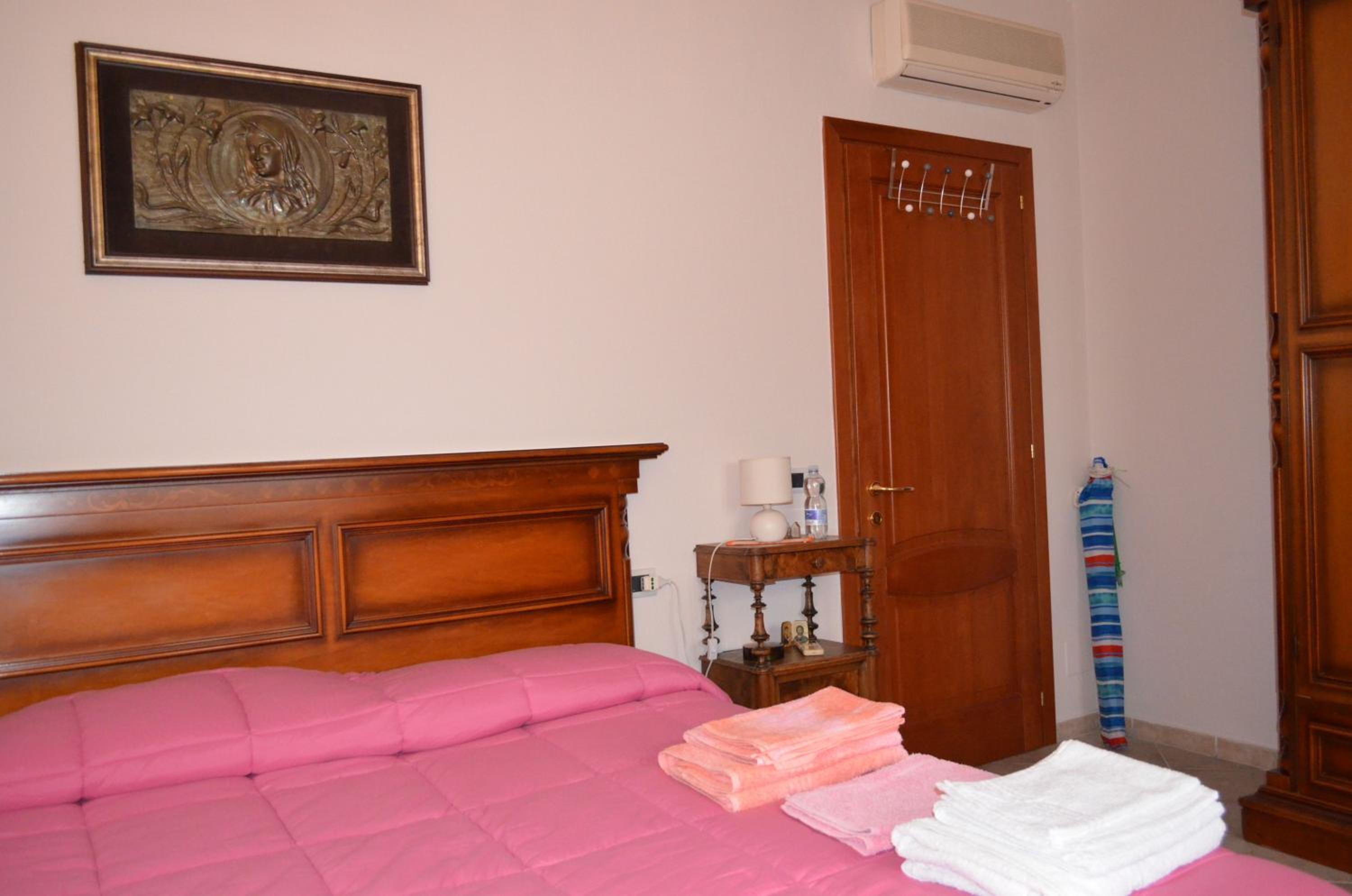 Double Room with Shared Bathroom photo 1