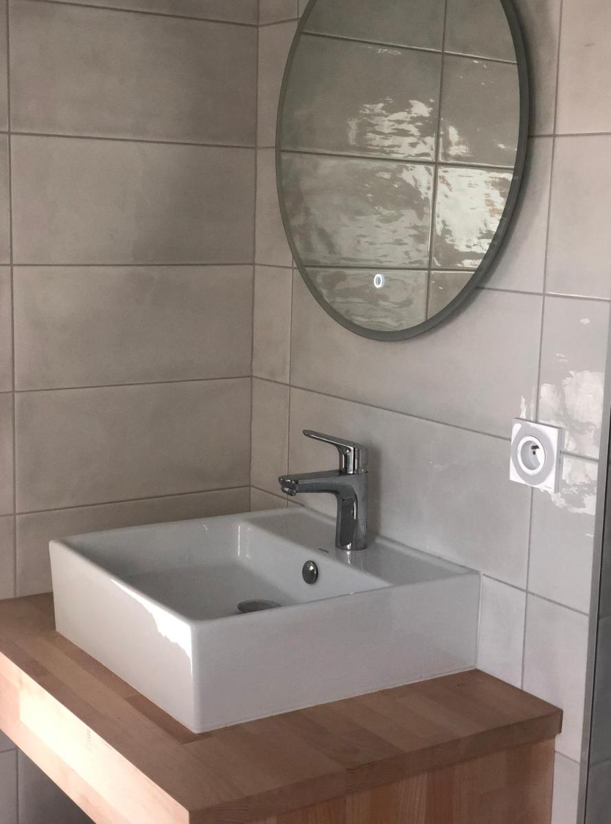Deluxe Double Room (2 Adults + 1 Child)