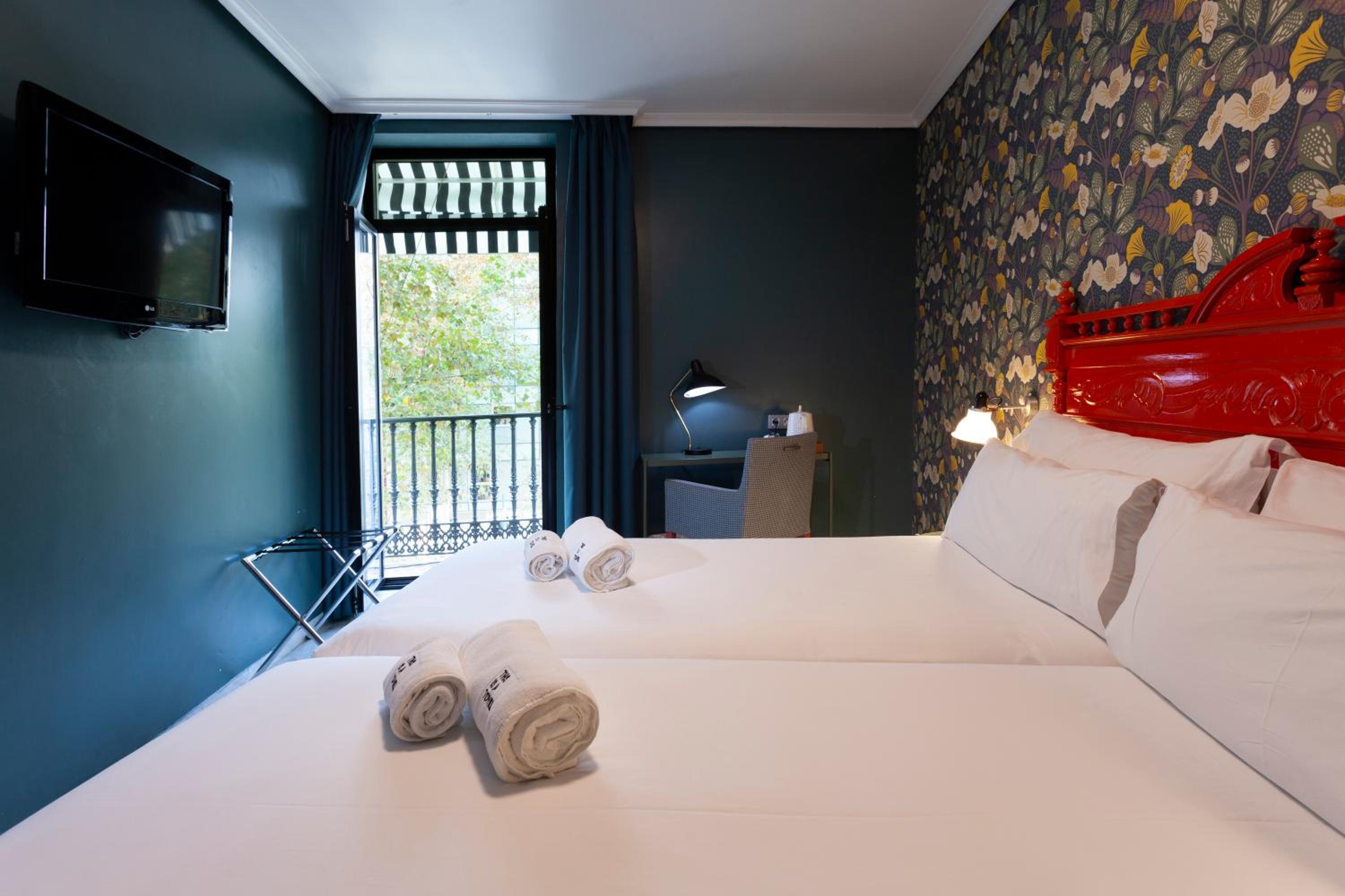 Double Room with City View - Photo 1
