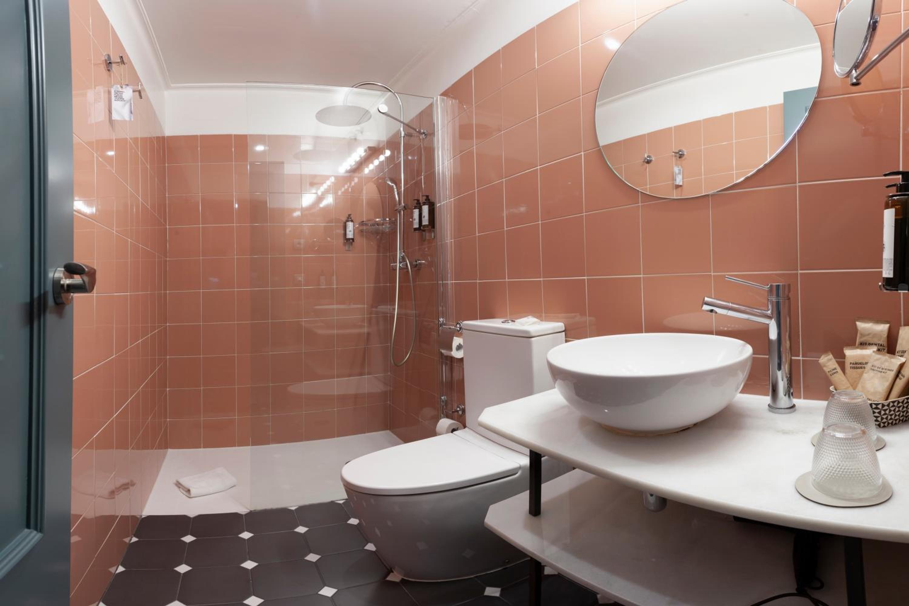 Double Room with City View - Photo 5