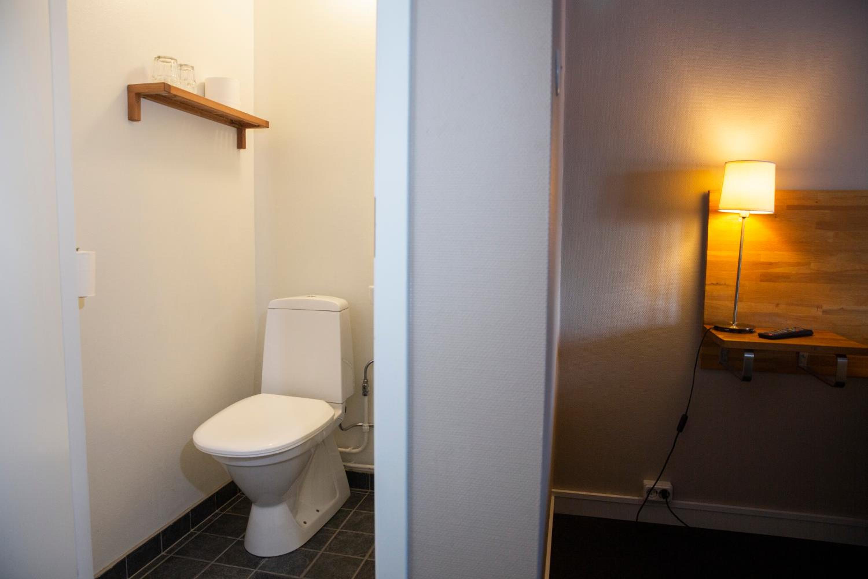 Twin Room with Private Toilet - Photo 3