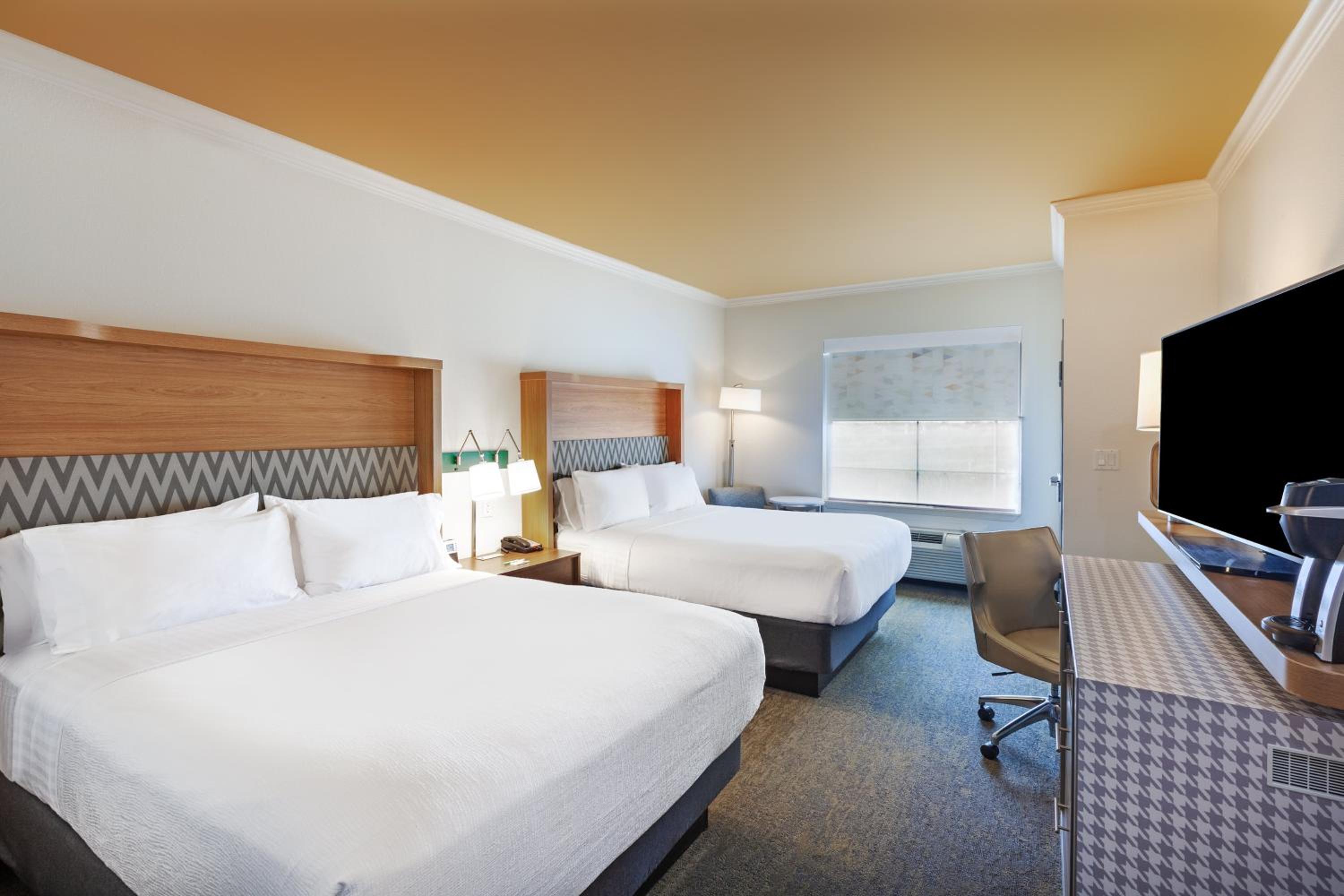 Standard Queen Room with Two Queen Beds - Photo 1
