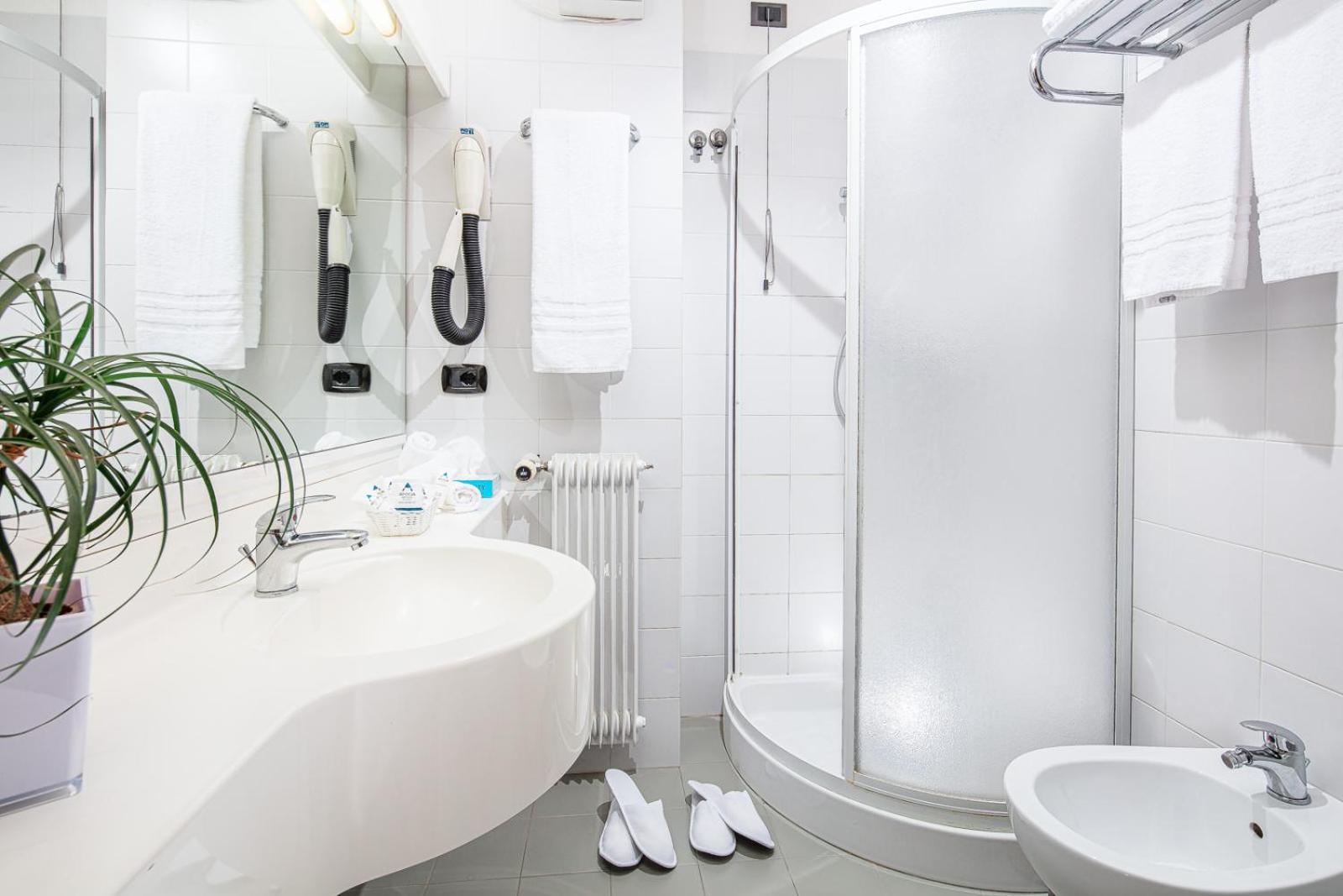Double Room - Photo 6