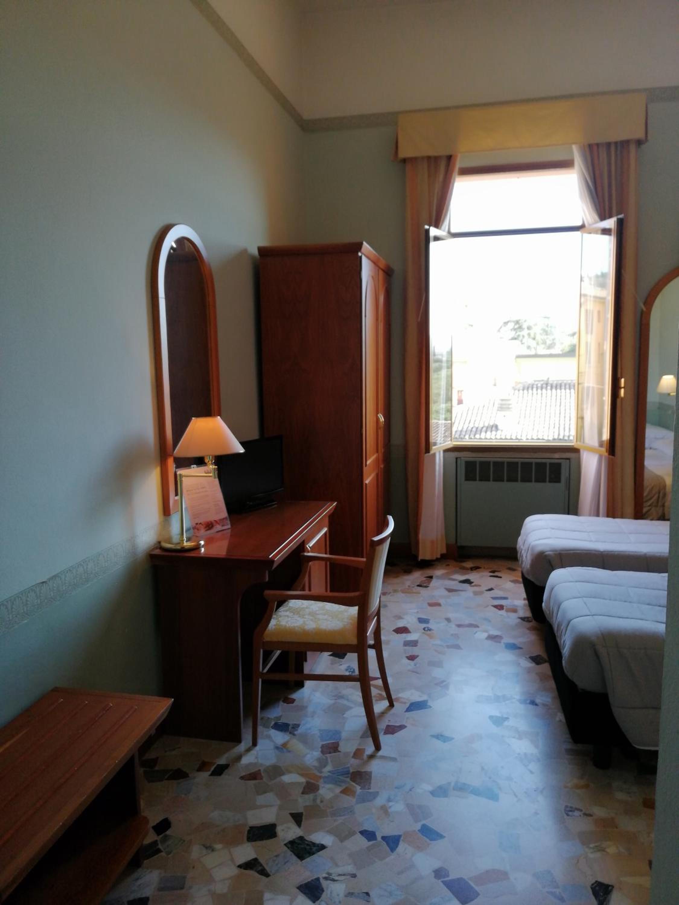 Double or Twin Room - Photo 3