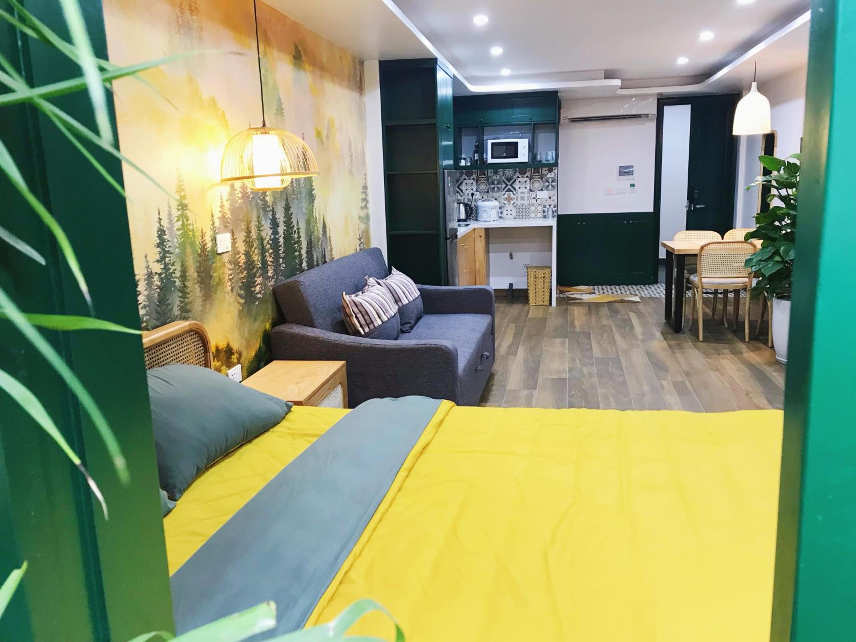 带沙发床的特大号床工作室