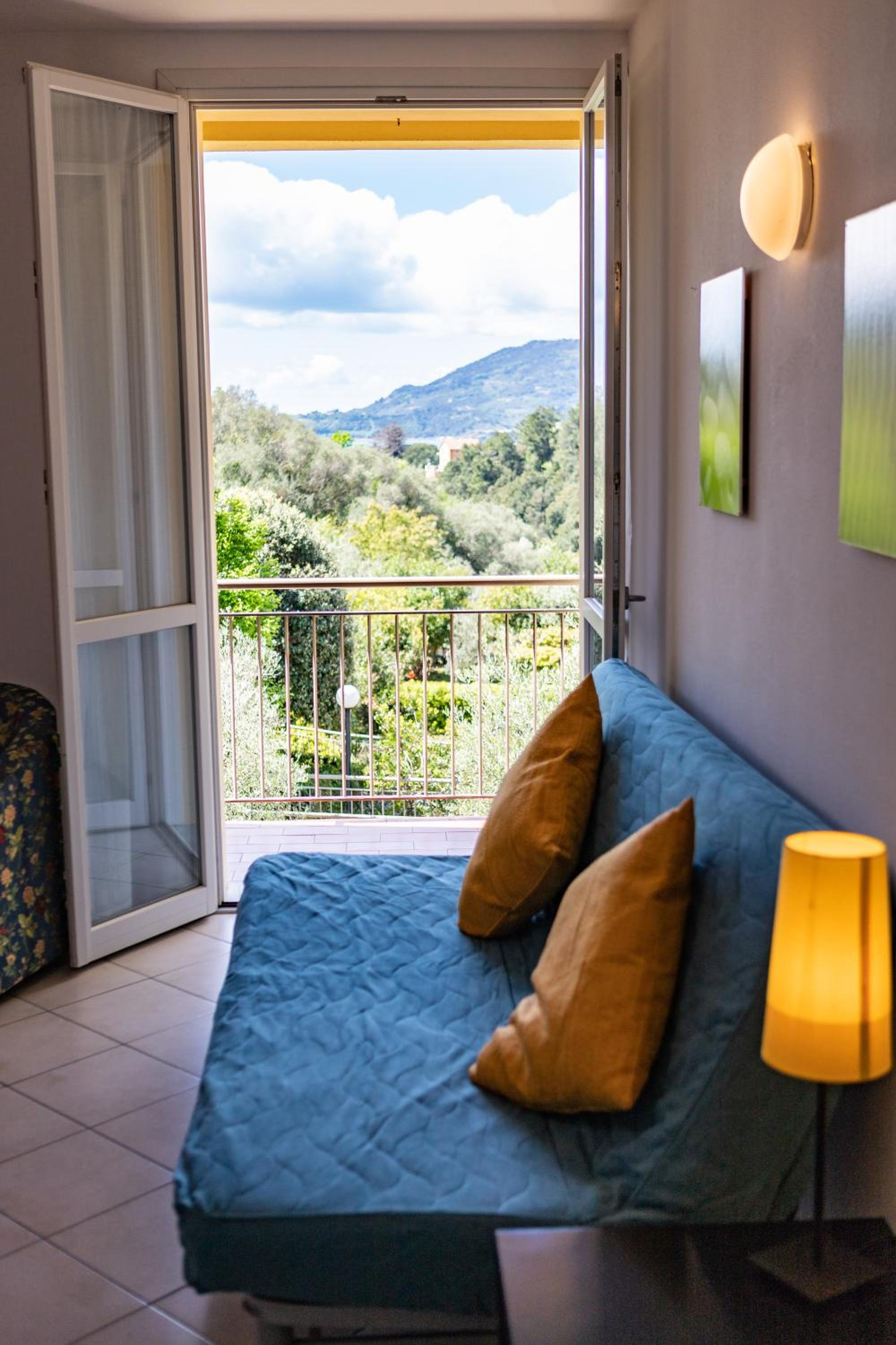 Apartment with Balcony photo 3