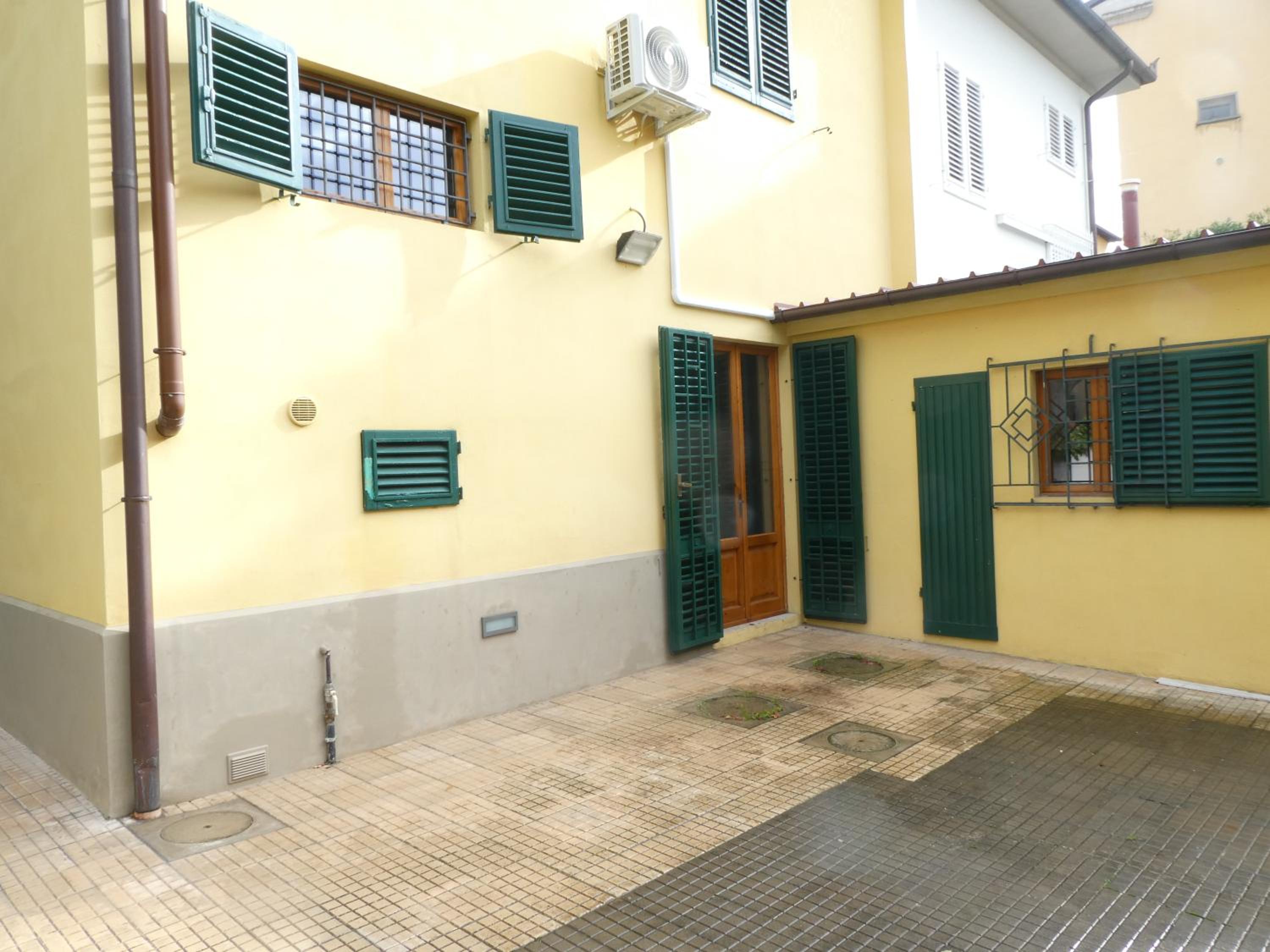 Three-Bedroom House - Photo 32