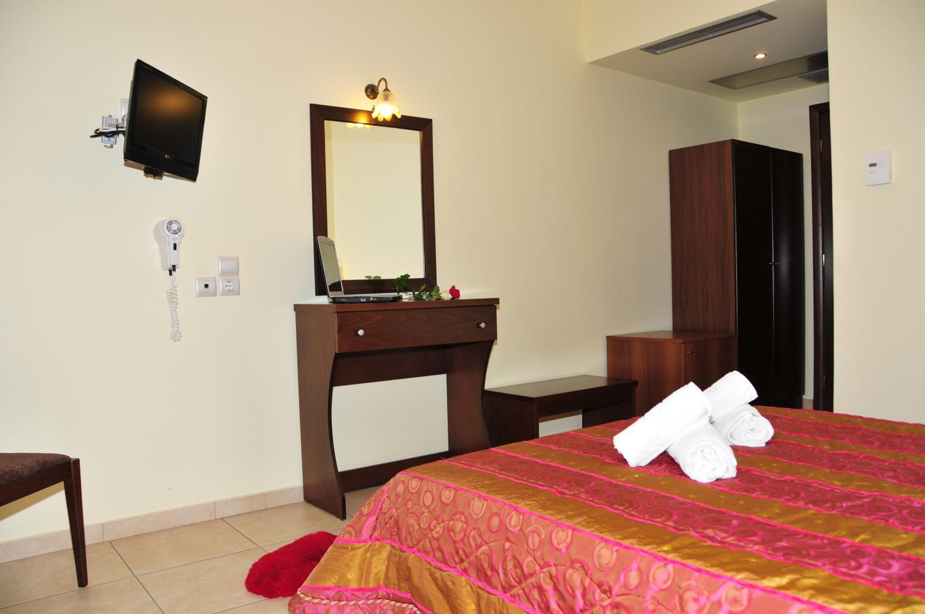 Standard Twin Room - Photo 1