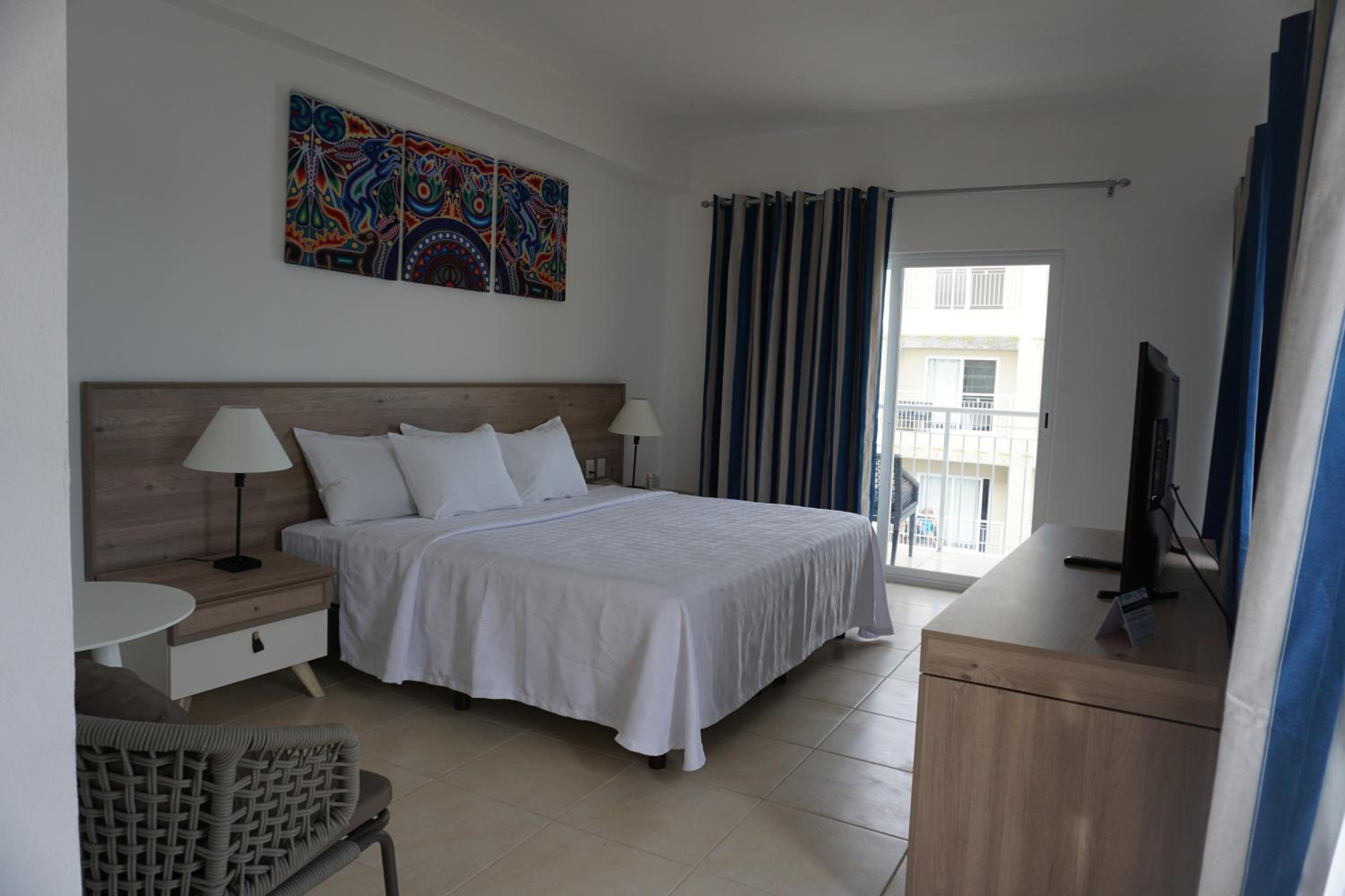 Room, 2 Queen Beds, Ocean View - Photo 2