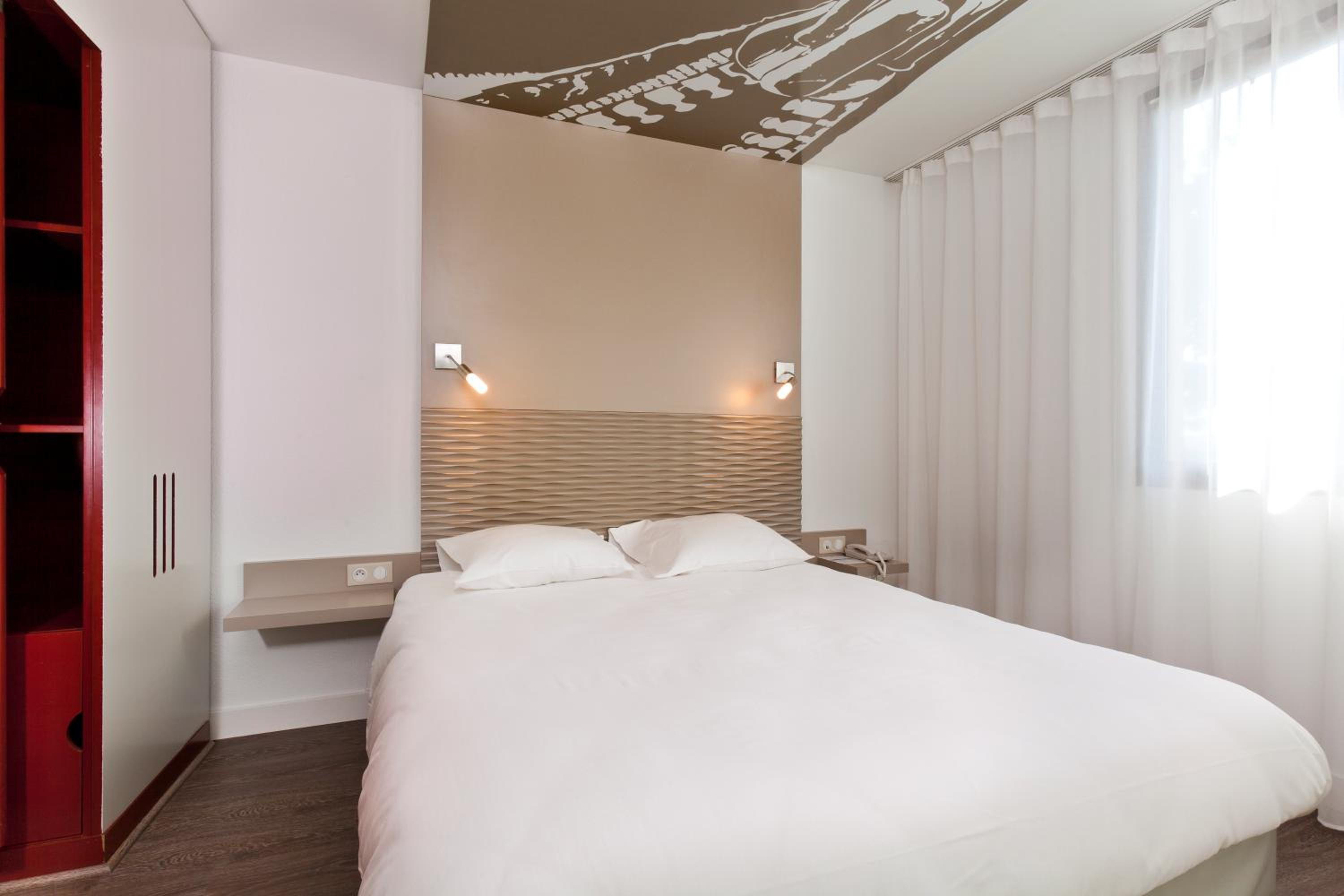 Standard Double Room - Photo 7
