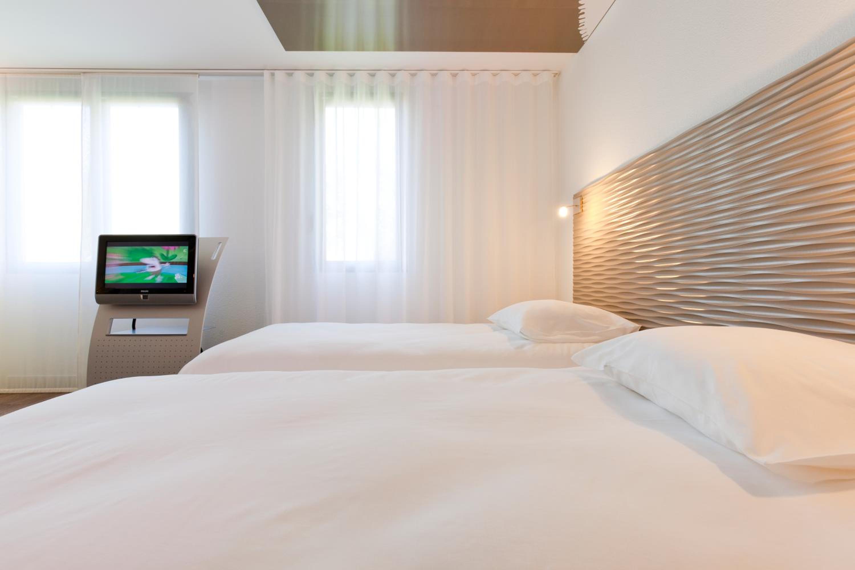 Standard Twin Room - Photo 7