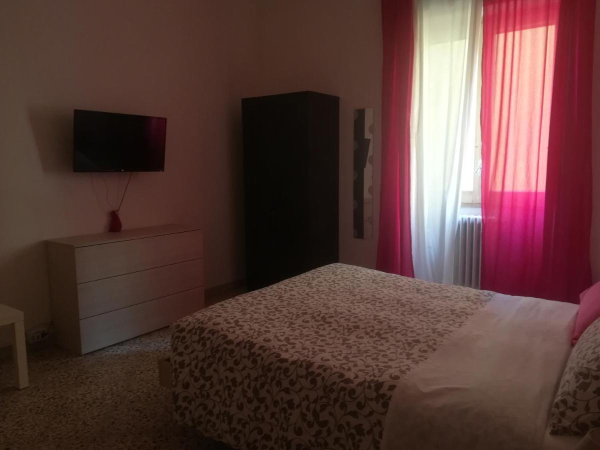 Double Room with Shared Bathroom photo 3