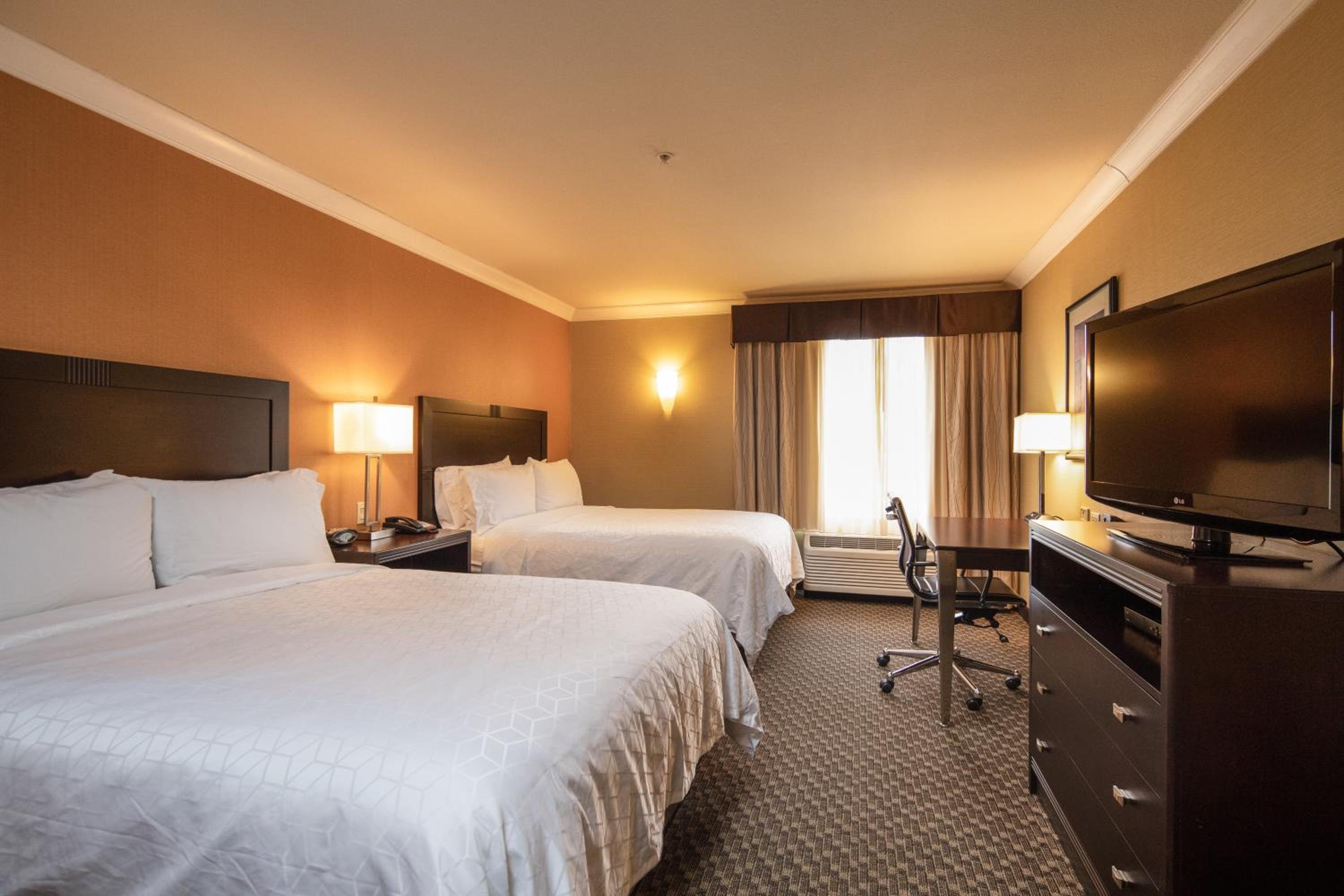 Standard Room with Two Queen Beds - Photo 1