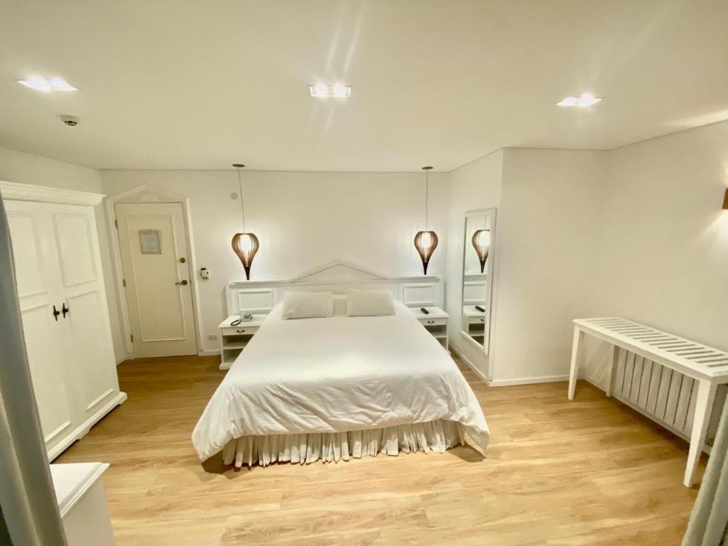Deluxe Double Room with Bath
