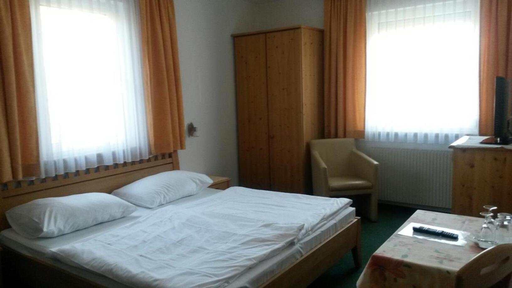 Double or Twin Room photo 3