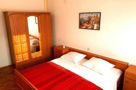 One-Bedroom Apartment - Photo 1