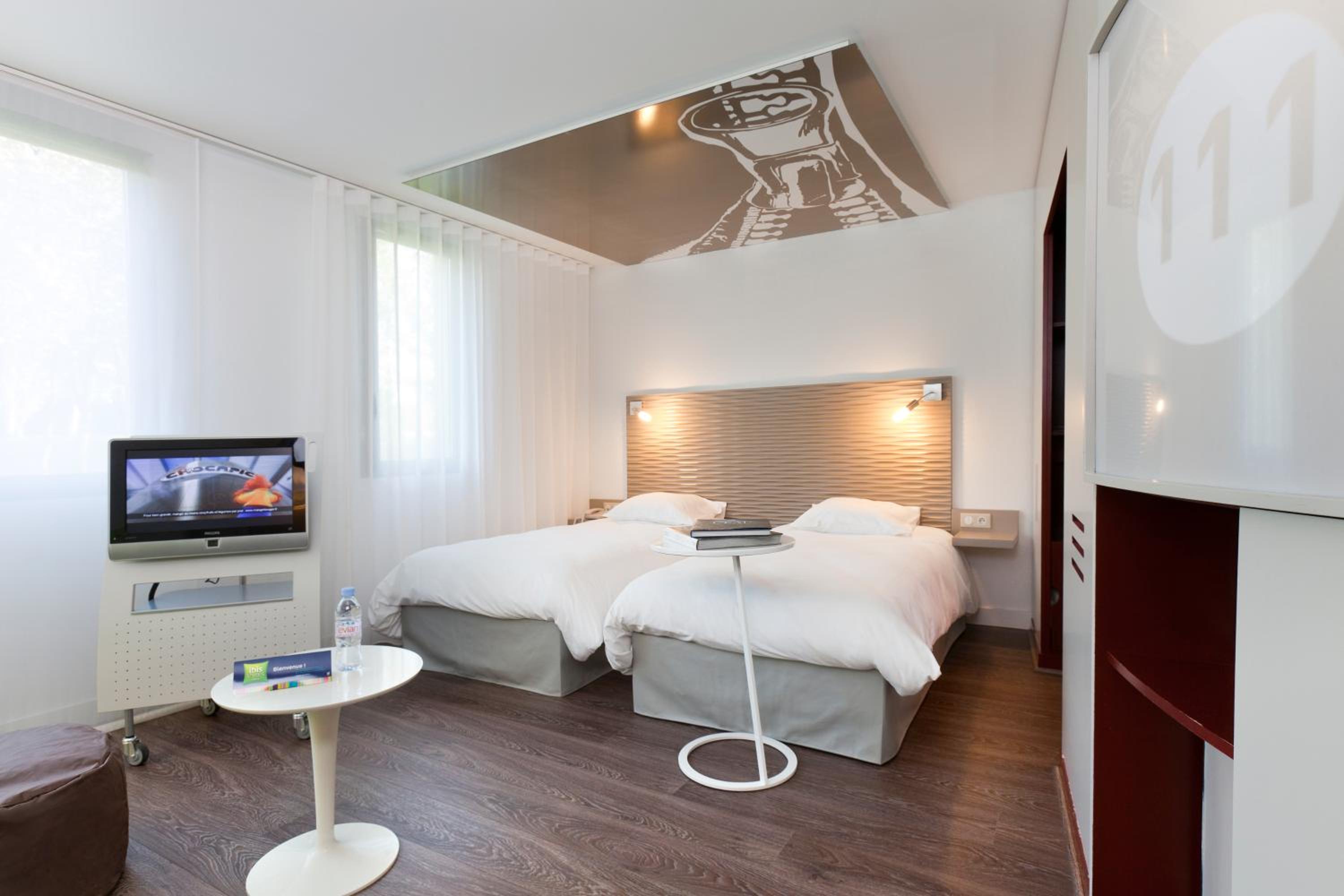Standard Twin Room - Photo 5