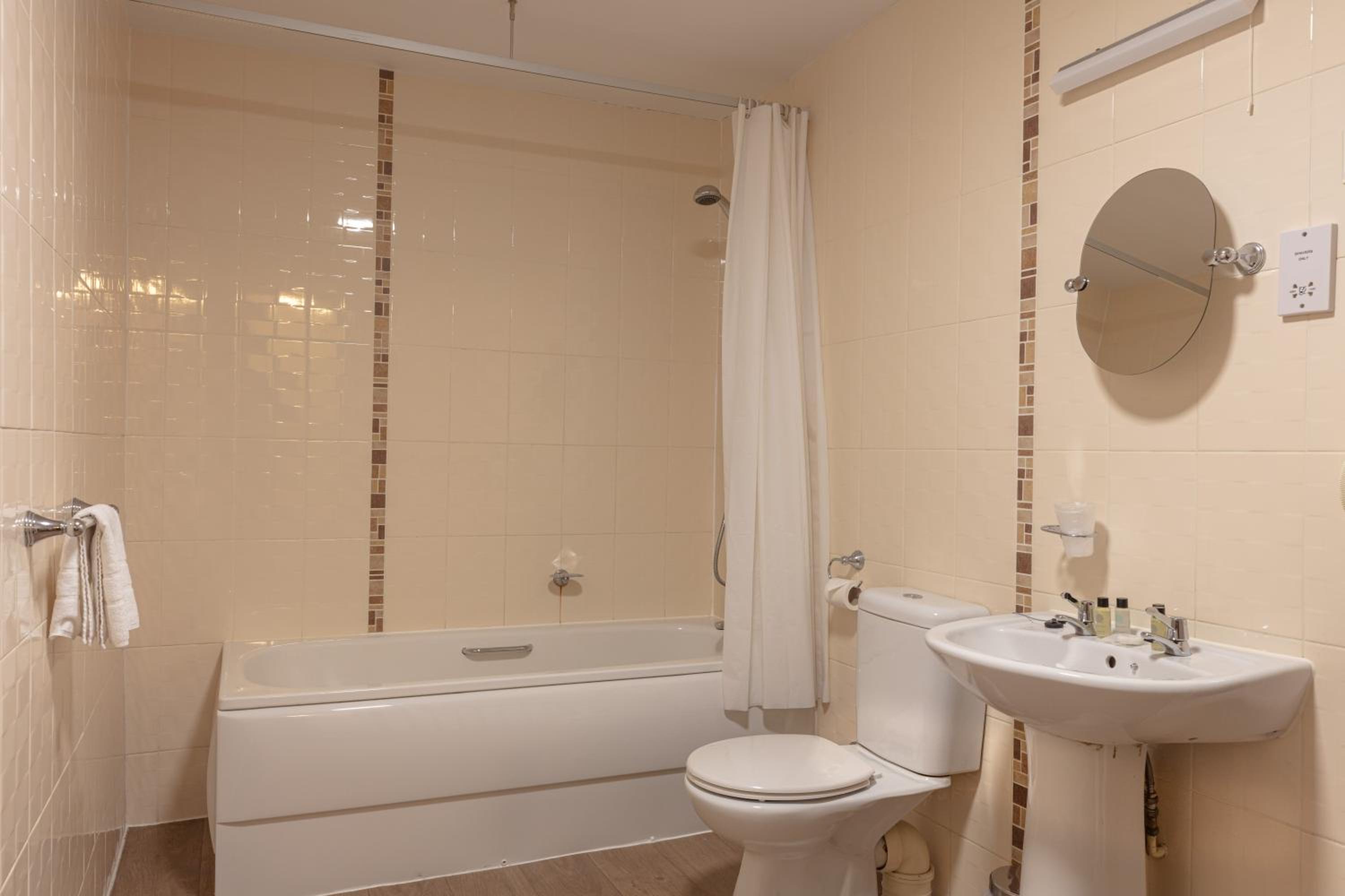 Double Room - Photo 8