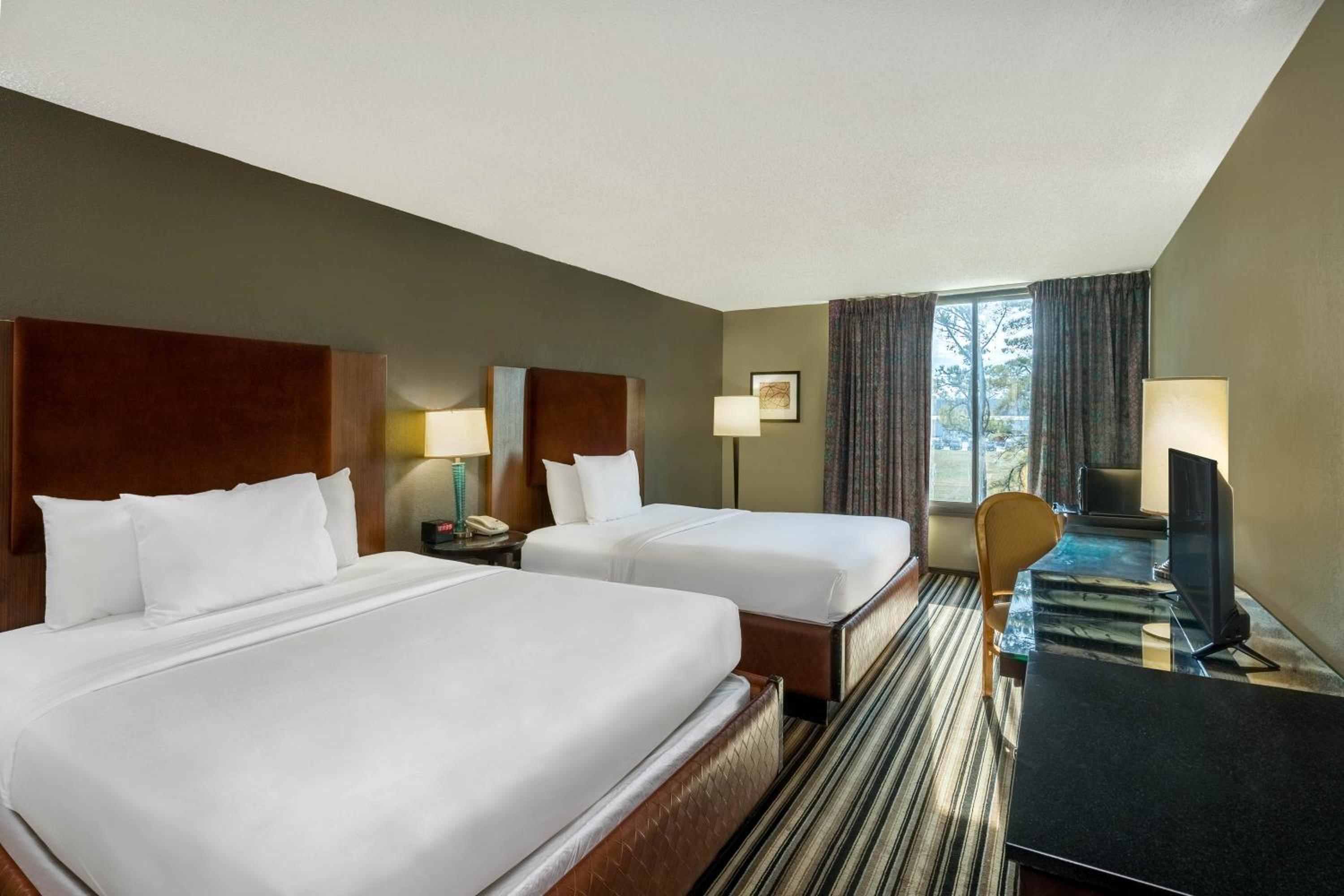 Queen Room with Two Queen Beds - Non-Smoking photo 1