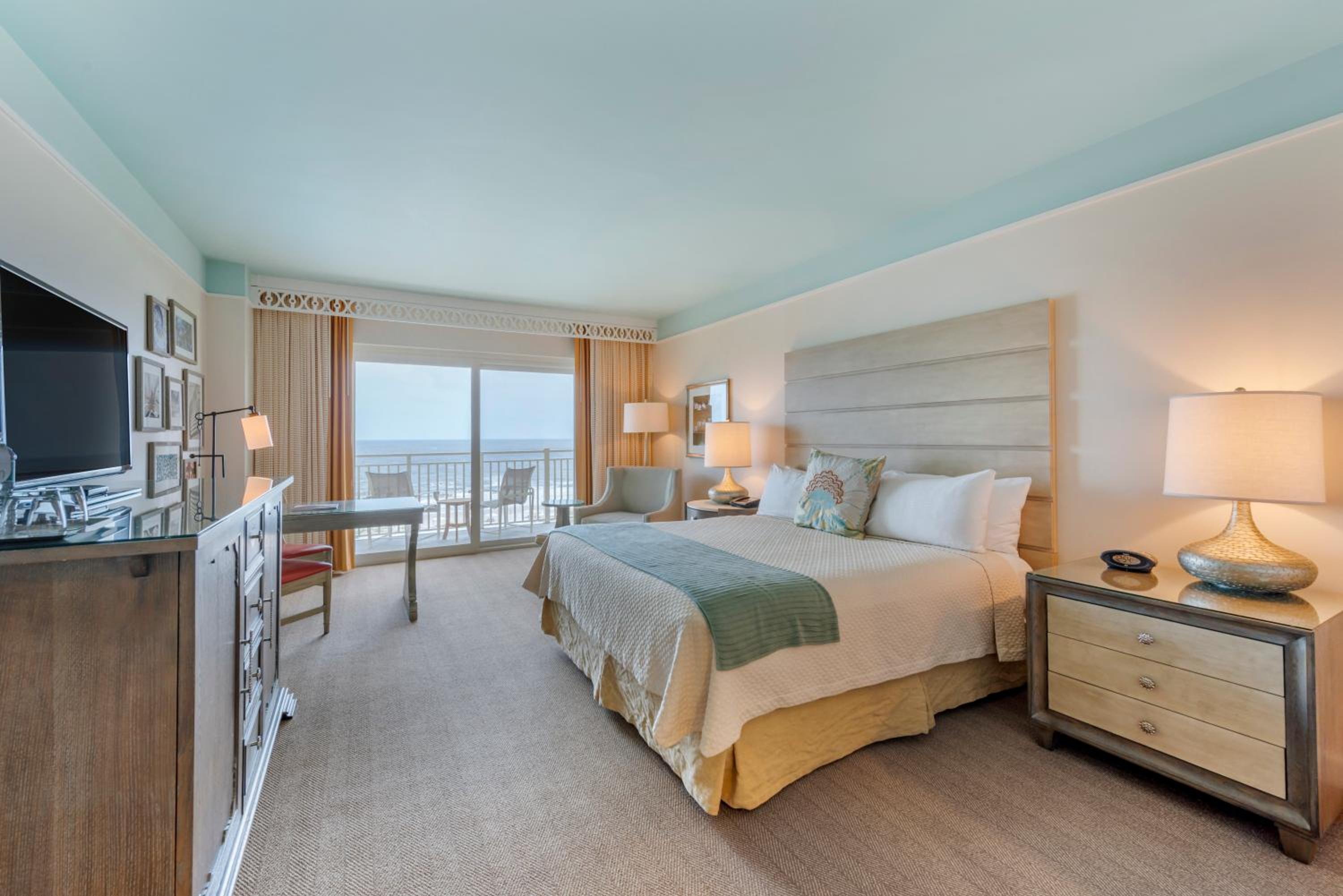 Ocean and Pool View King Bed - Photo 1