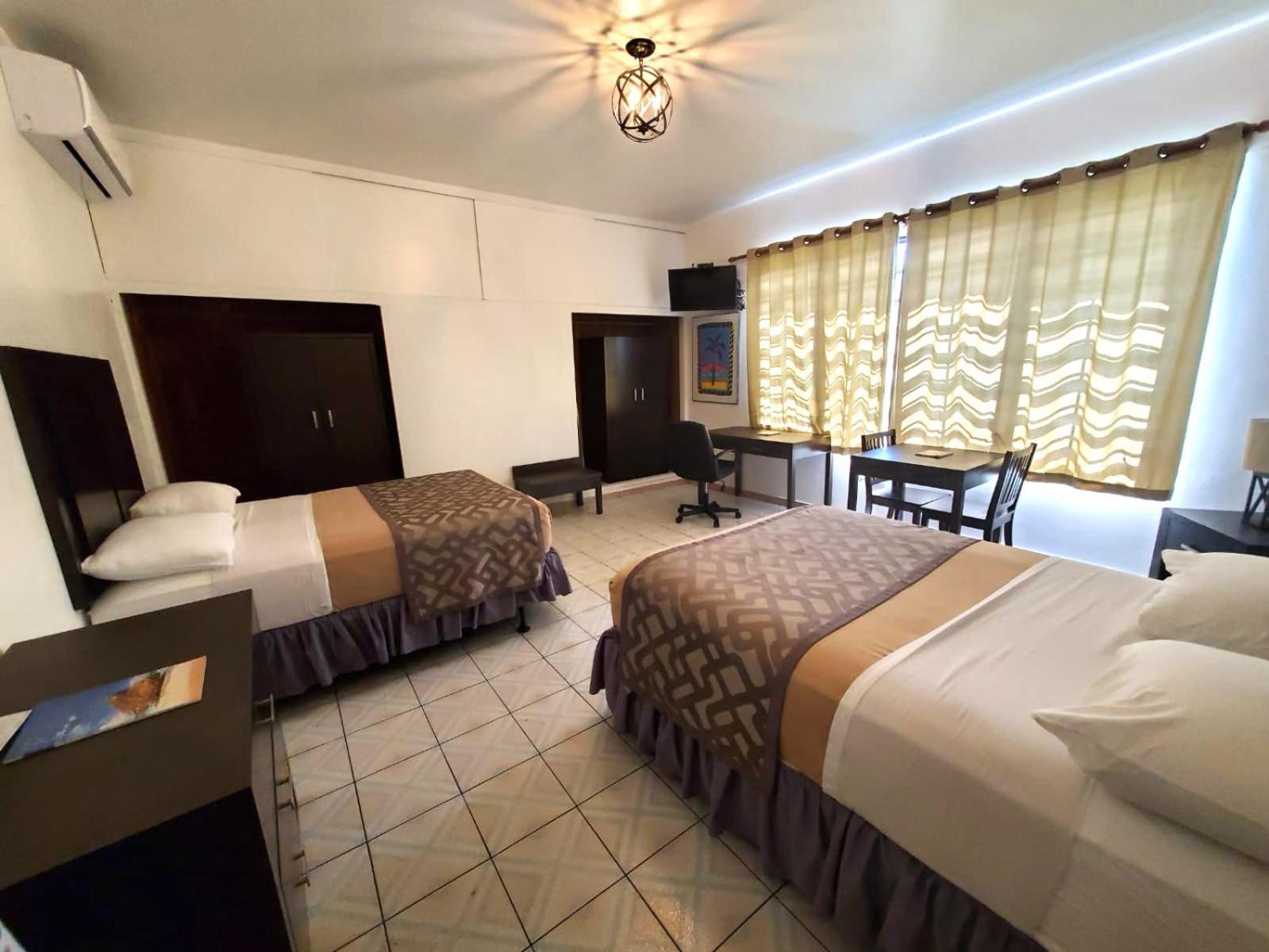 Guest Room with Two Double Beds photo 3