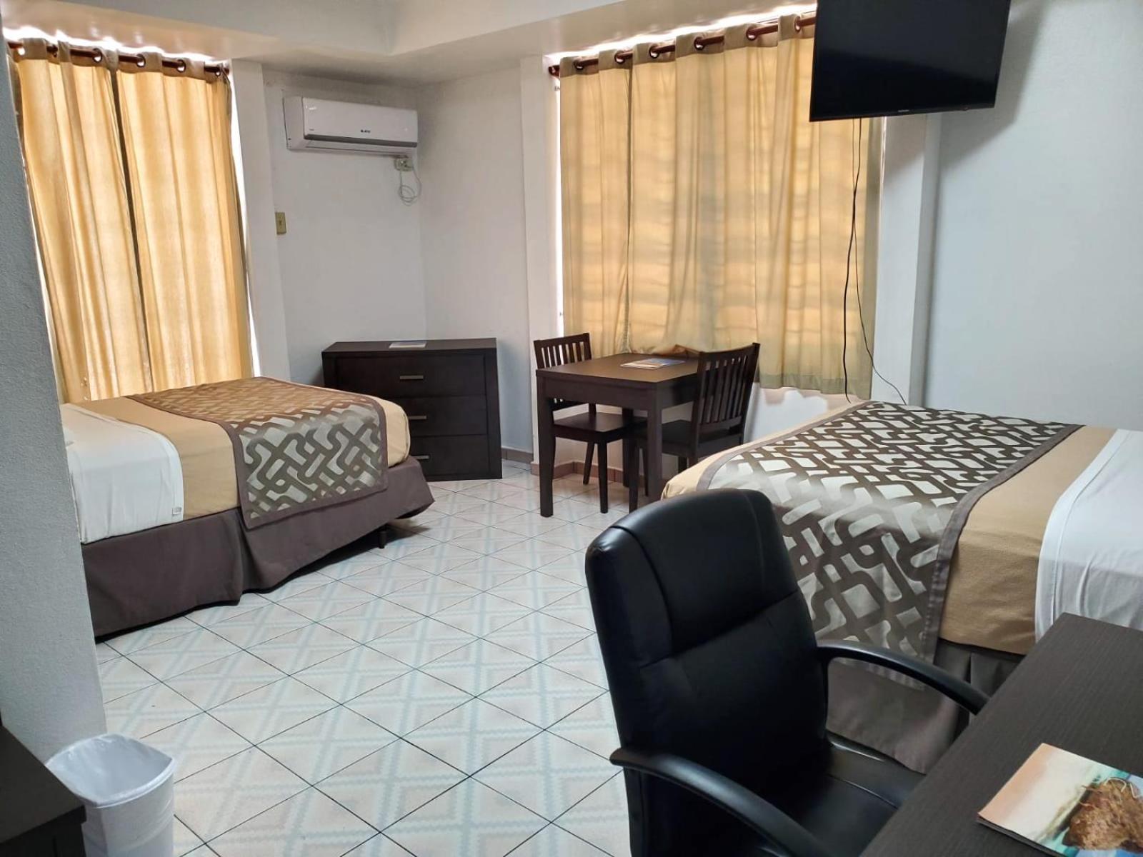 Guest Room with Two Double Beds photo 2