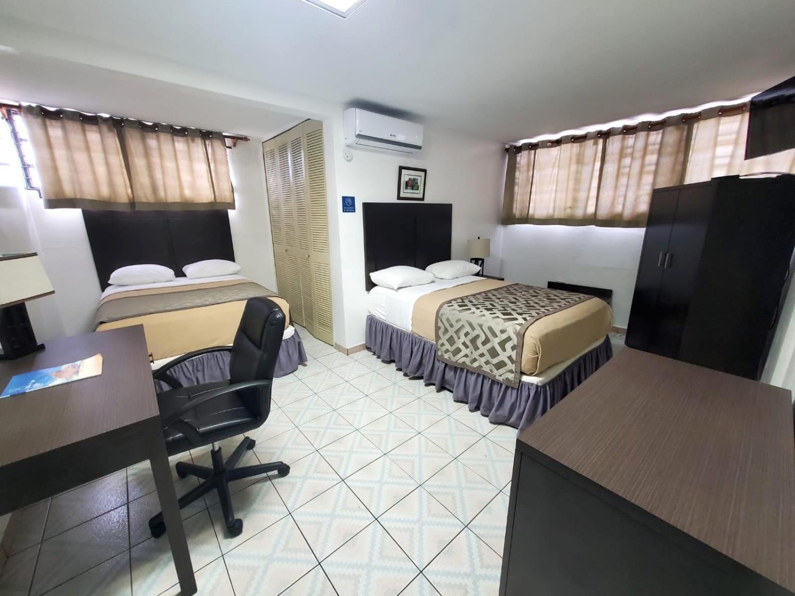 Guest Room with Two Double Beds photo 1