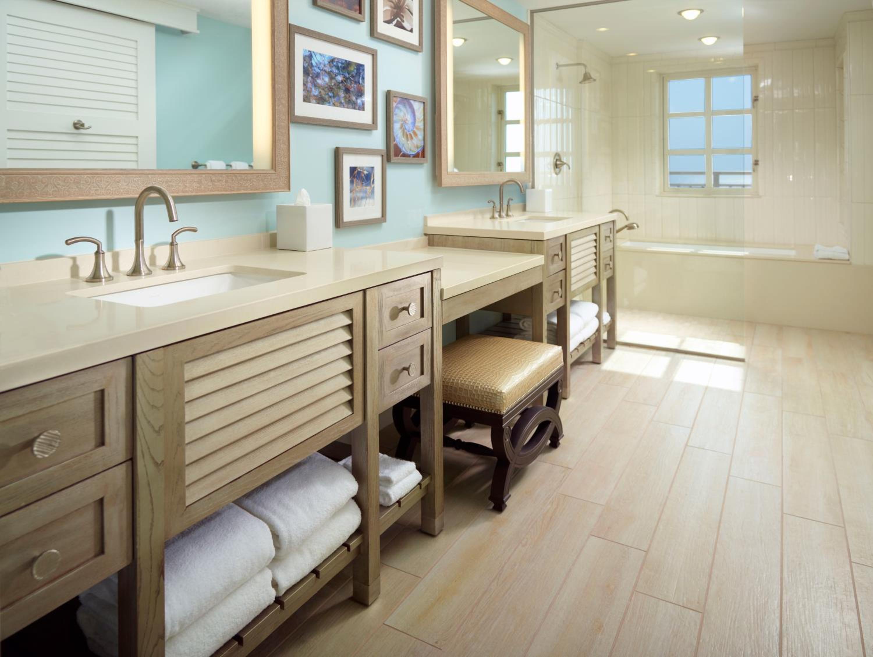 End Suite with Ocean and Pool View - Photo 2